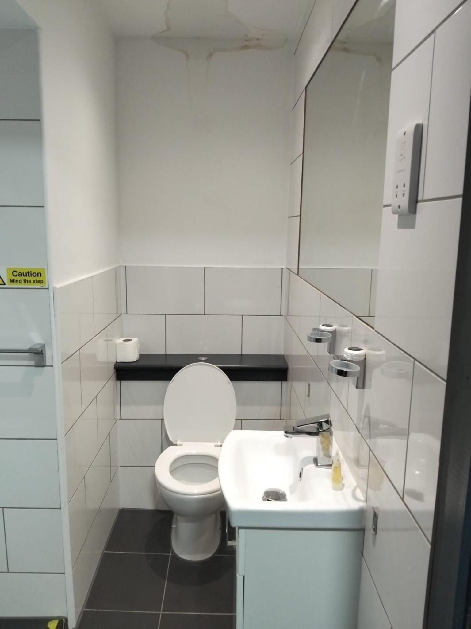 Studio - Sleeps 2 - Parking - Wifi