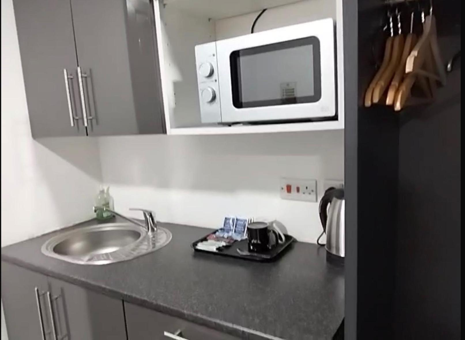 Studio - Sleeps 2 - Parking - Wifi