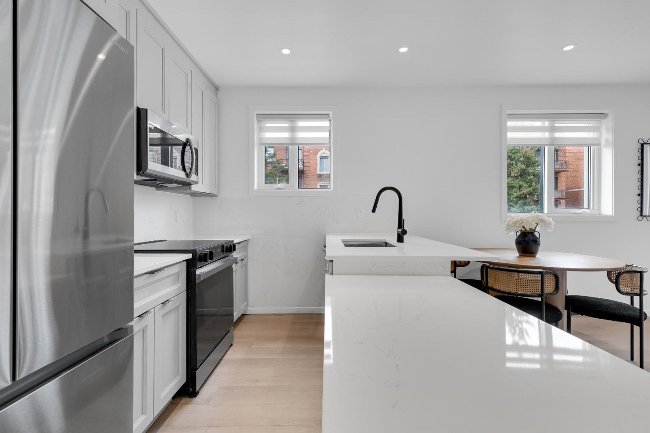 Le Victoria Midtown Mtl