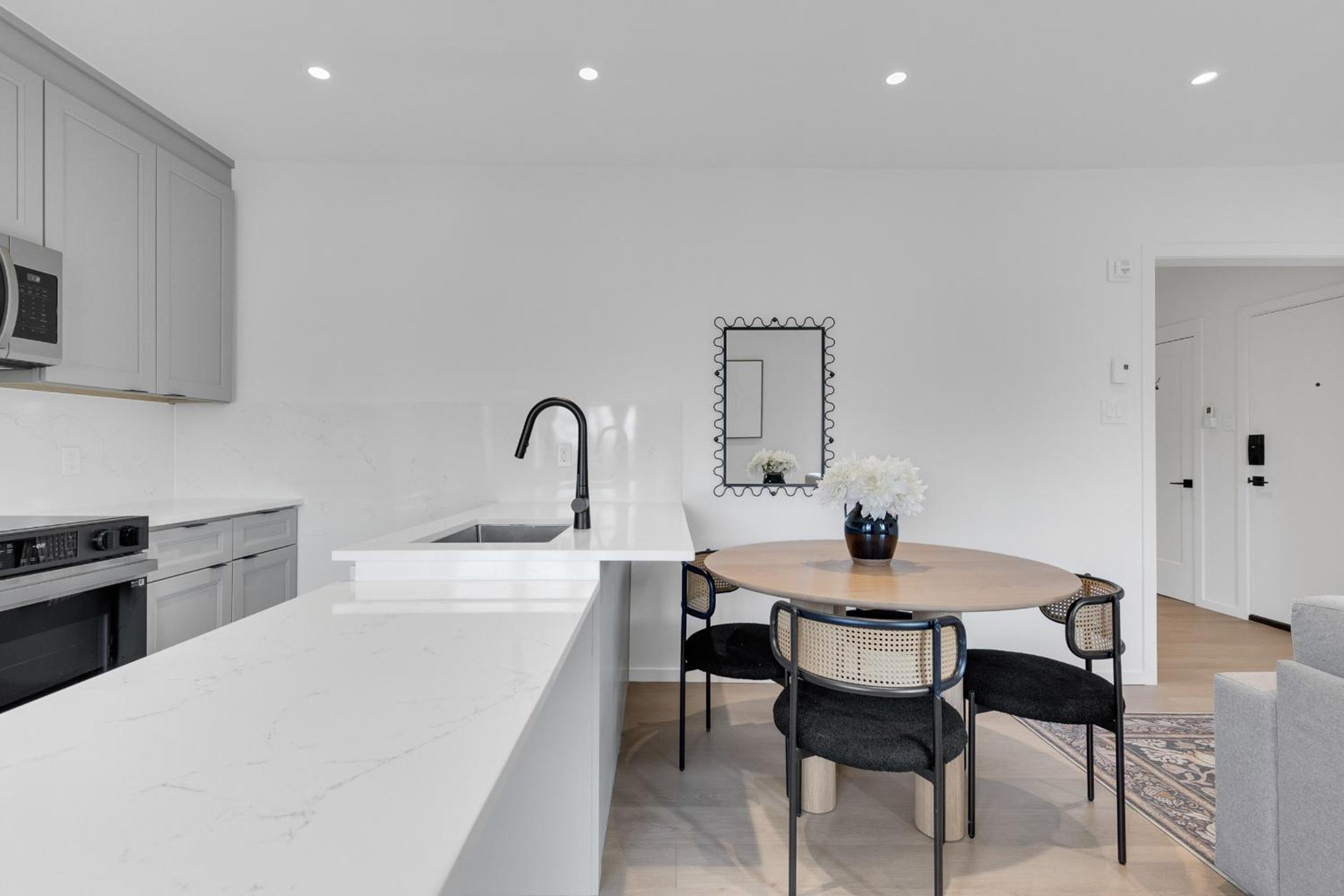 Le Victoria Midtown Mtl