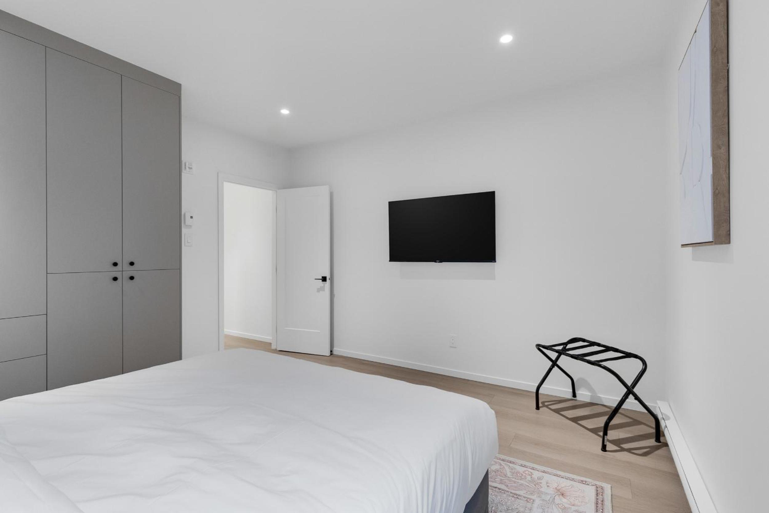 Le Victoria Midtown Mtl