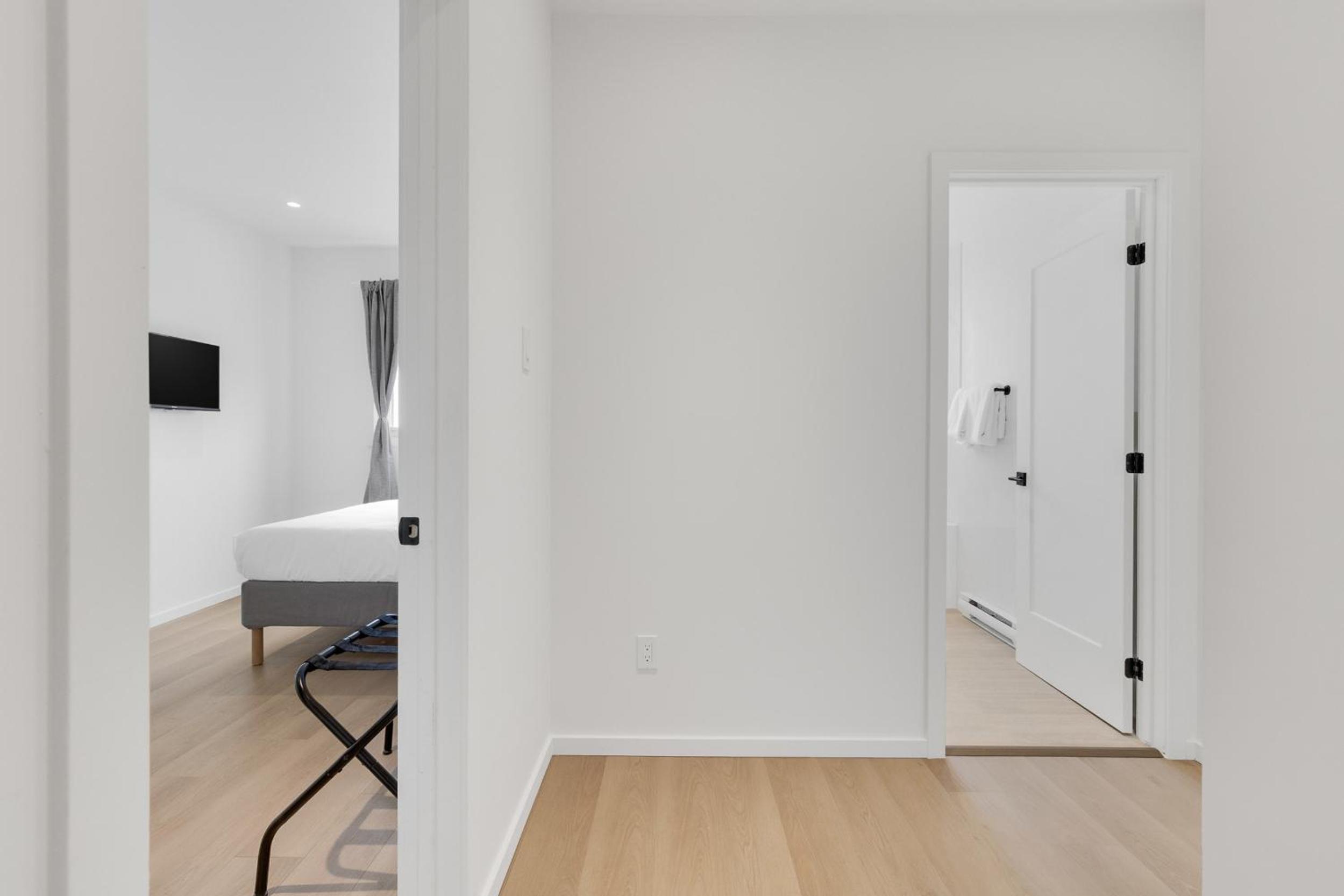 Le Victoria Midtown Mtl