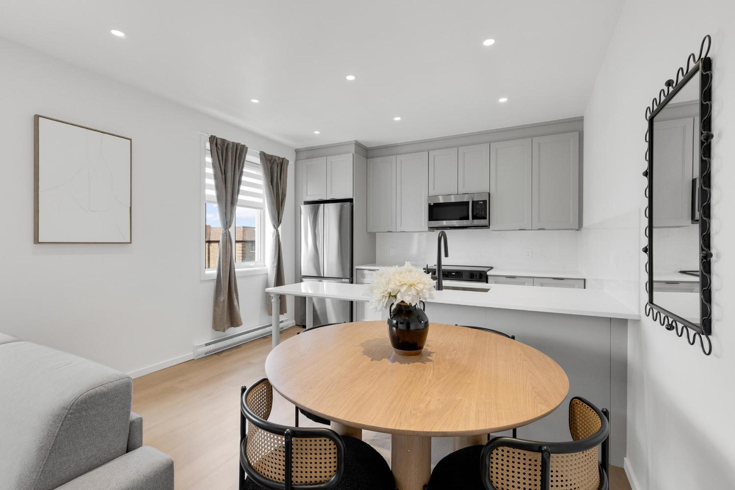 Le Victoria Midtown Mtl