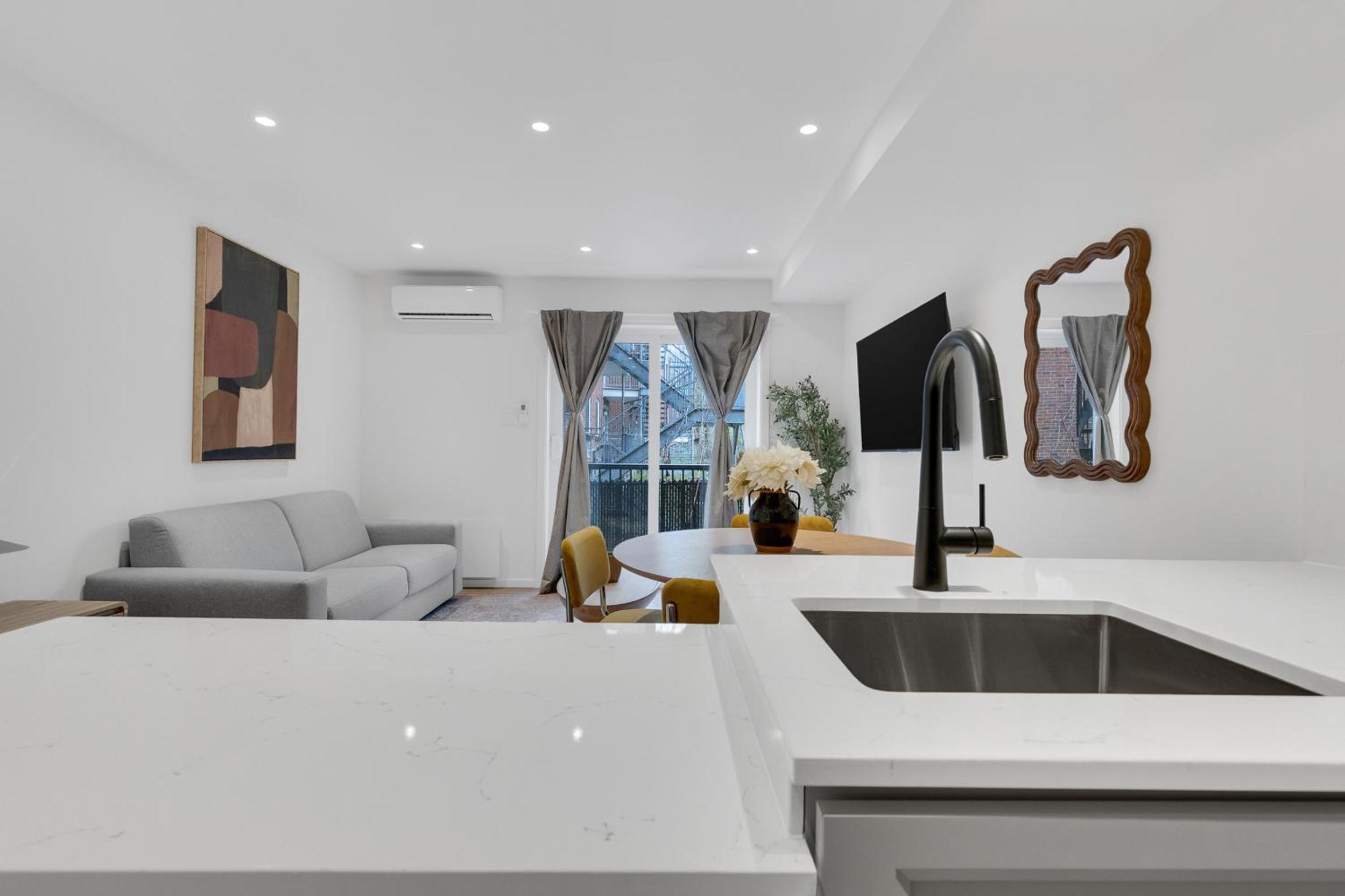 Le Victoria Midtown Mtl