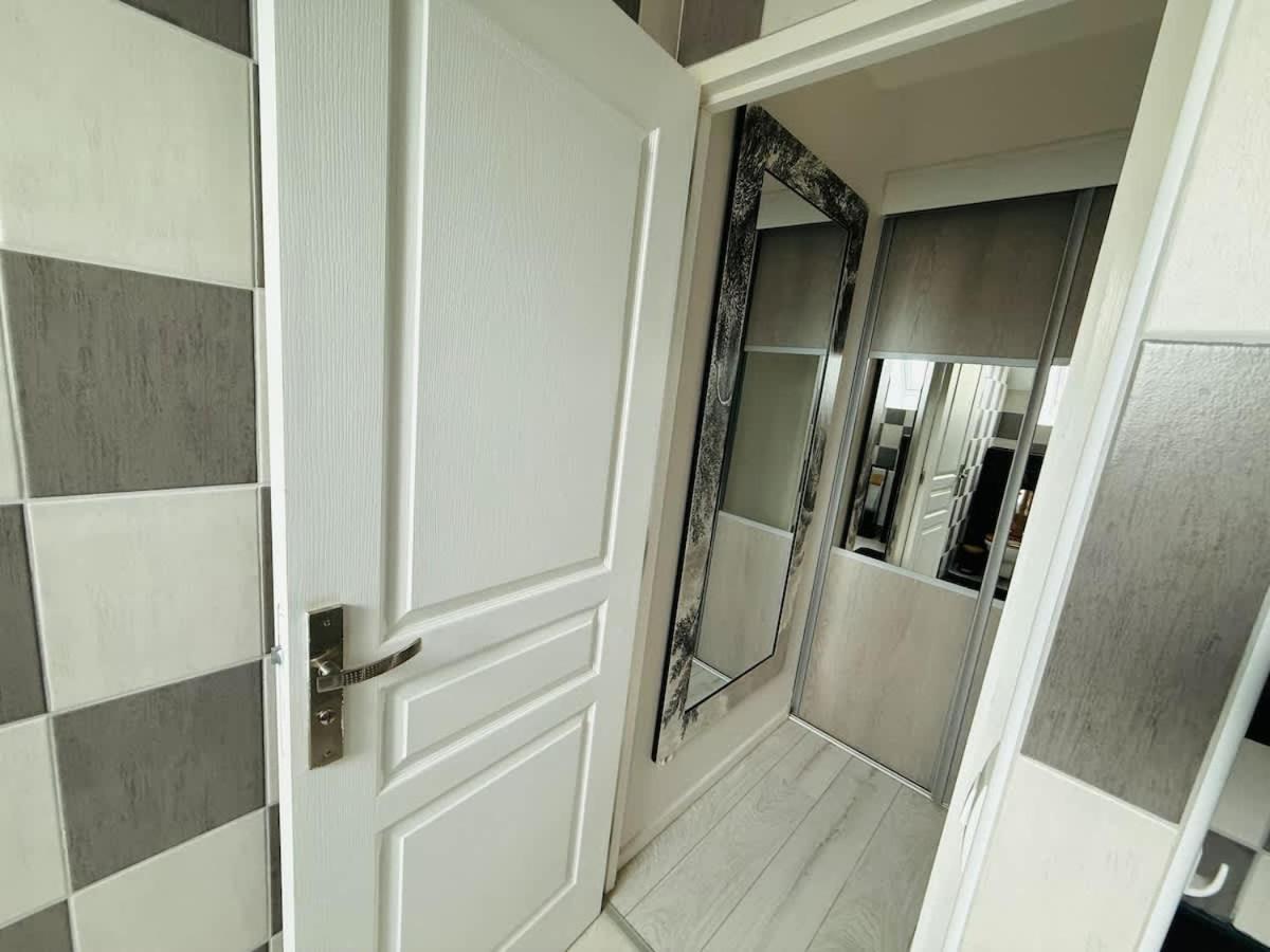 Loft tout confort avec parking et à moins 15 min Caen et des Plages