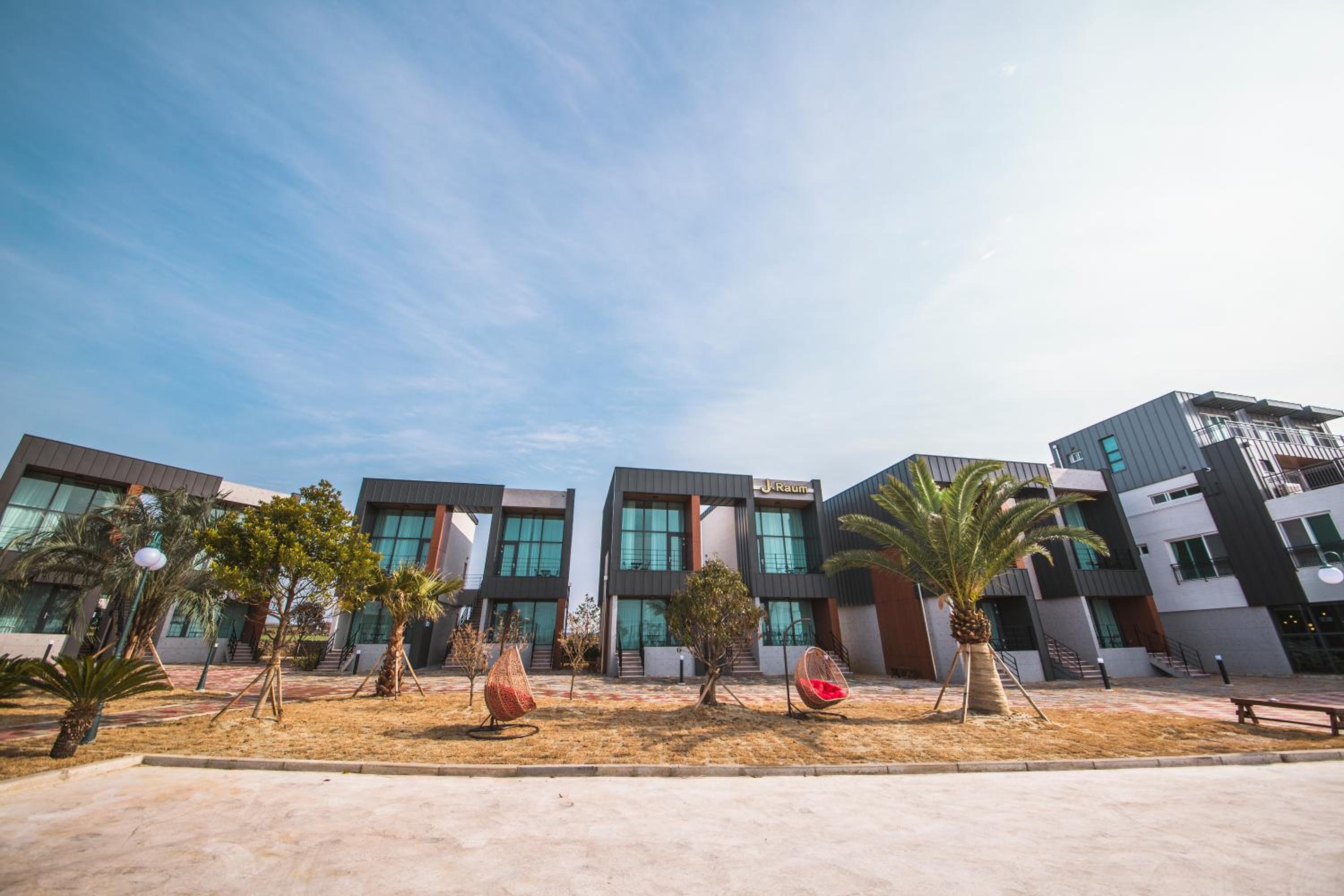 J Raum Resort