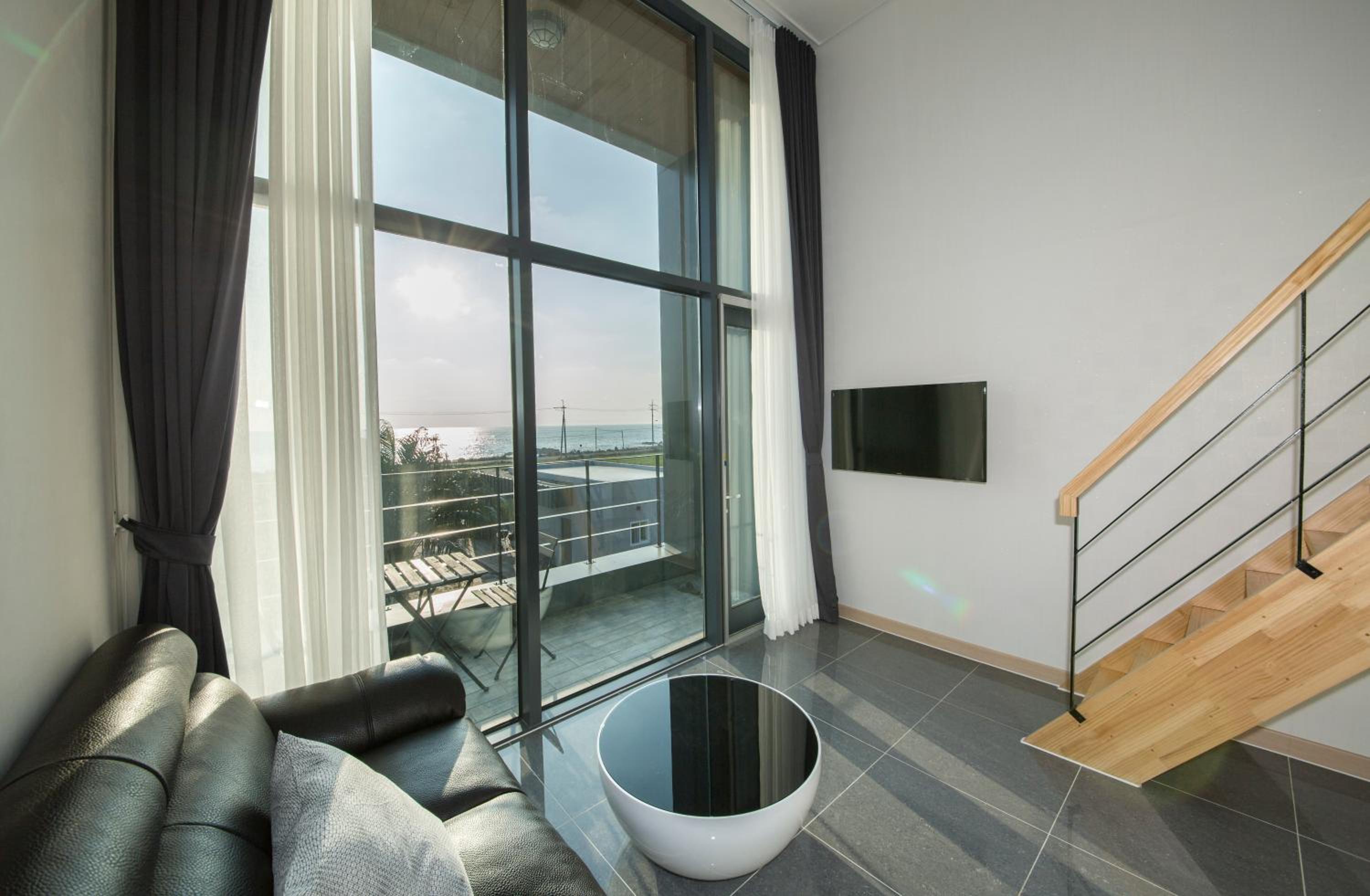 J Raum Resort