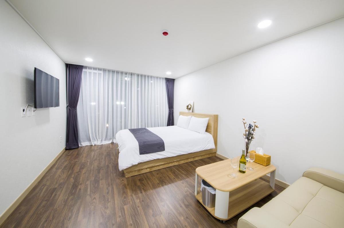 J Raum Resort