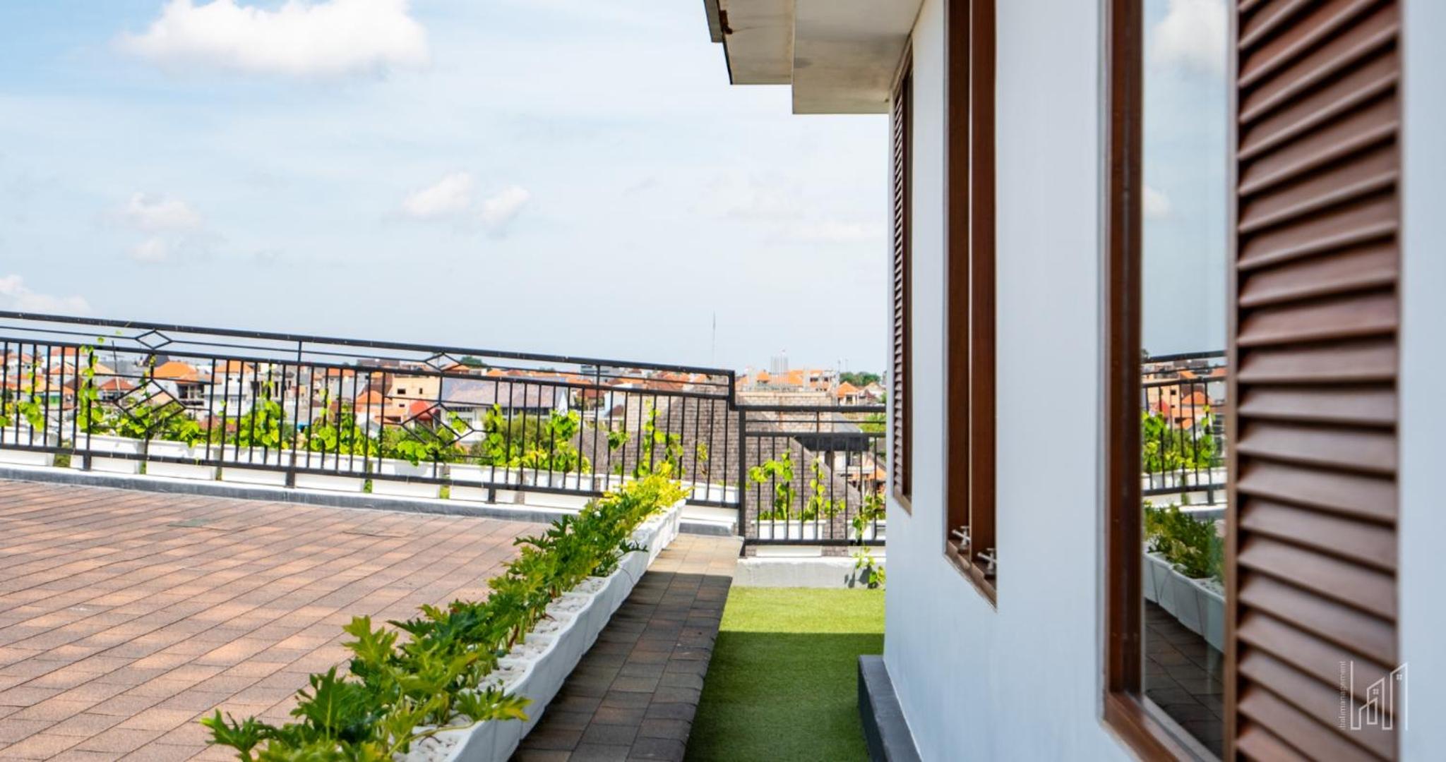New Luxury 5BR Villa with Glass Infinity Pool in the Heart of Canggu