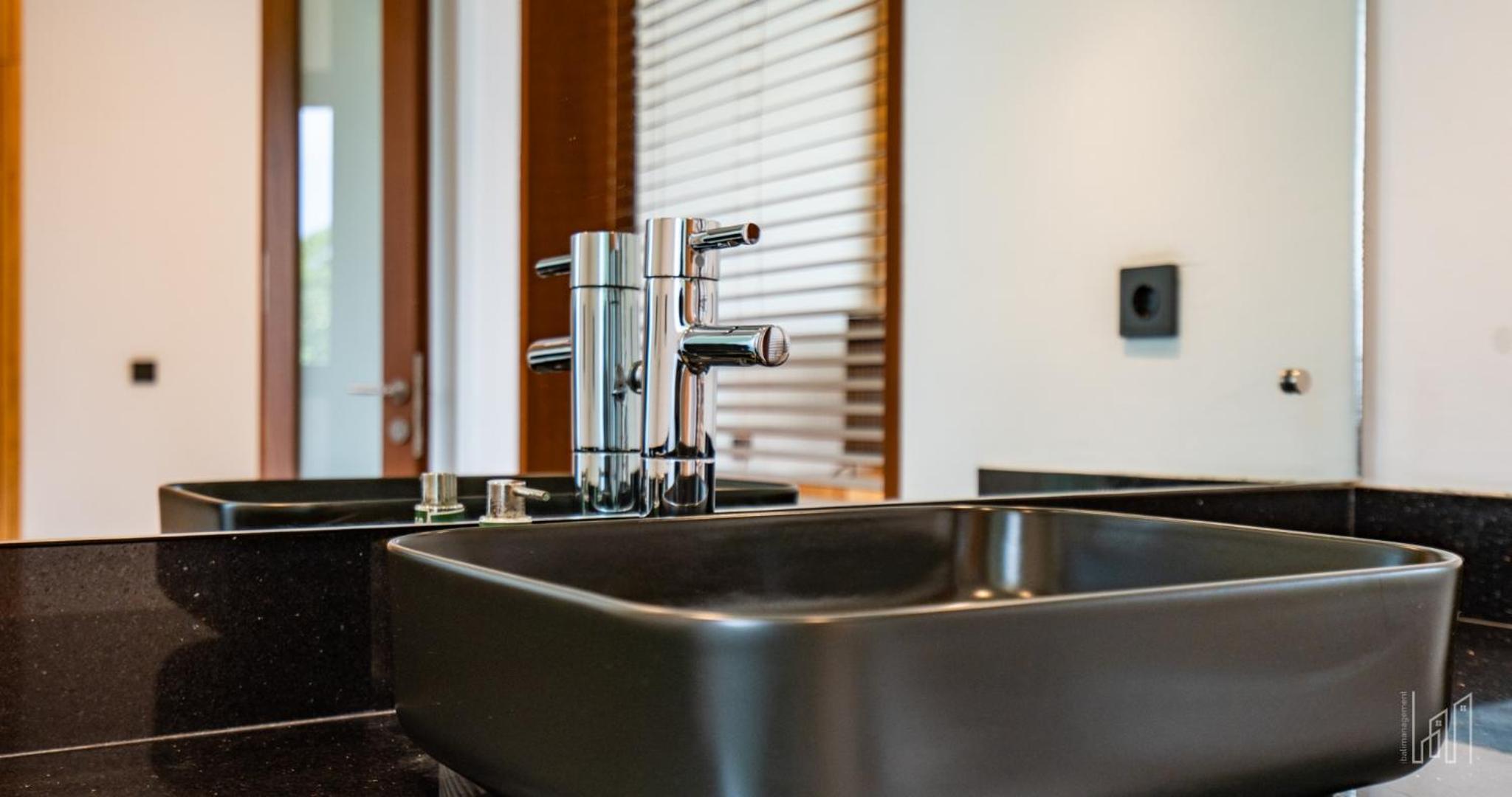 New Luxury 5BR Villa with Glass Infinity Pool in the Heart of Canggu