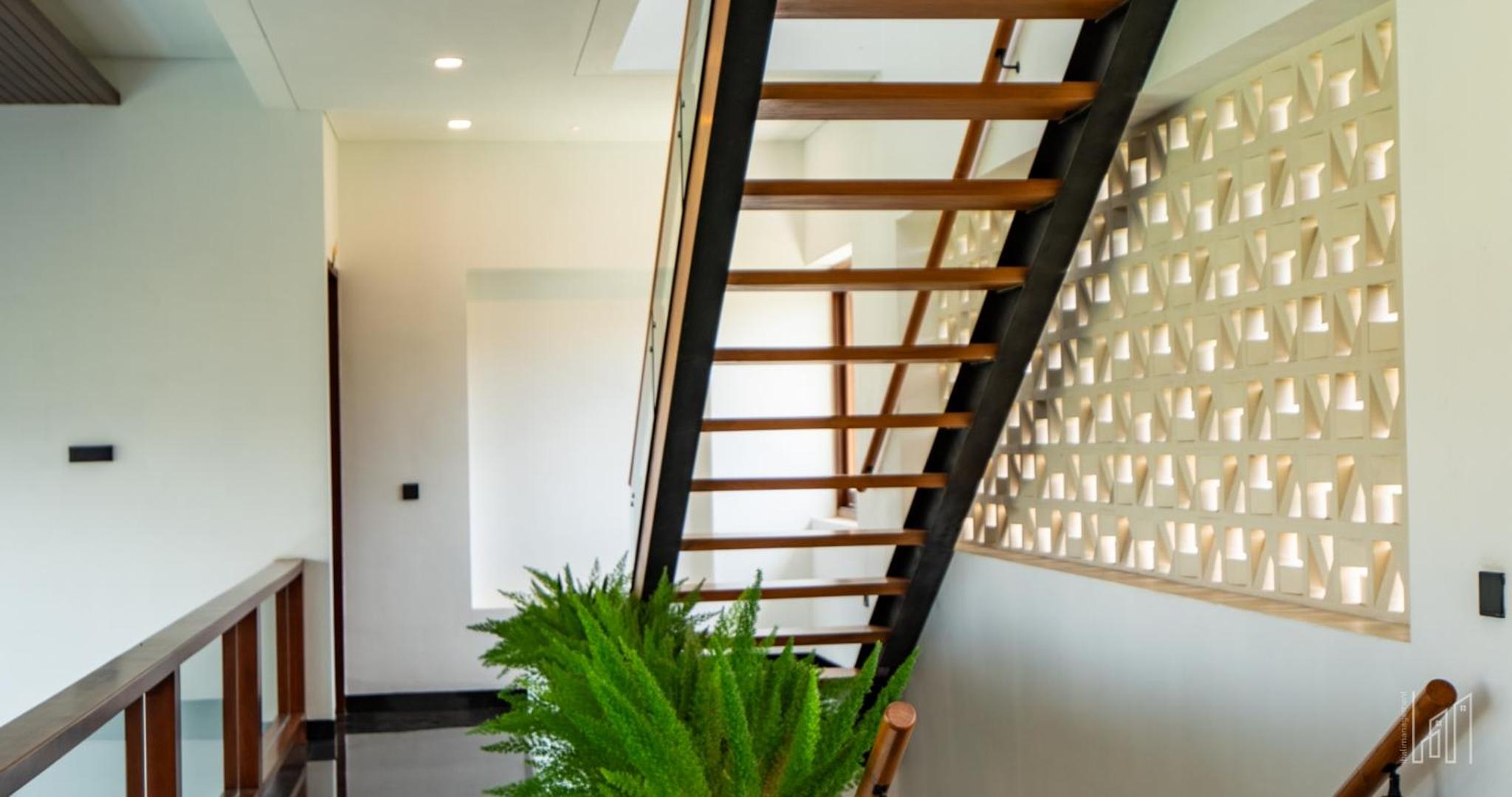 New Luxury 5BR Villa with Glass Infinity Pool in the Heart of Canggu