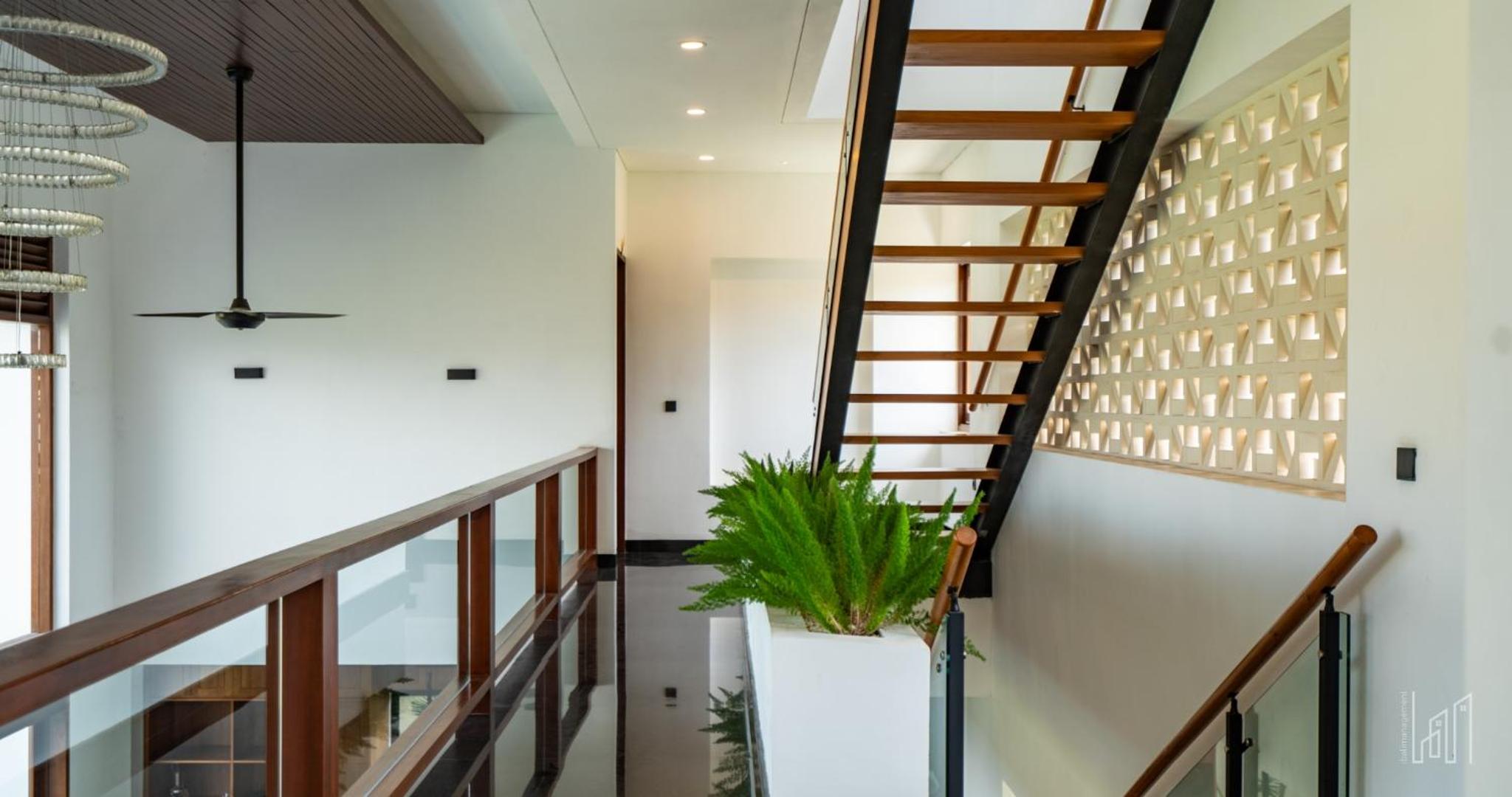 New Luxury 5BR Villa with Glass Infinity Pool in the Heart of Canggu