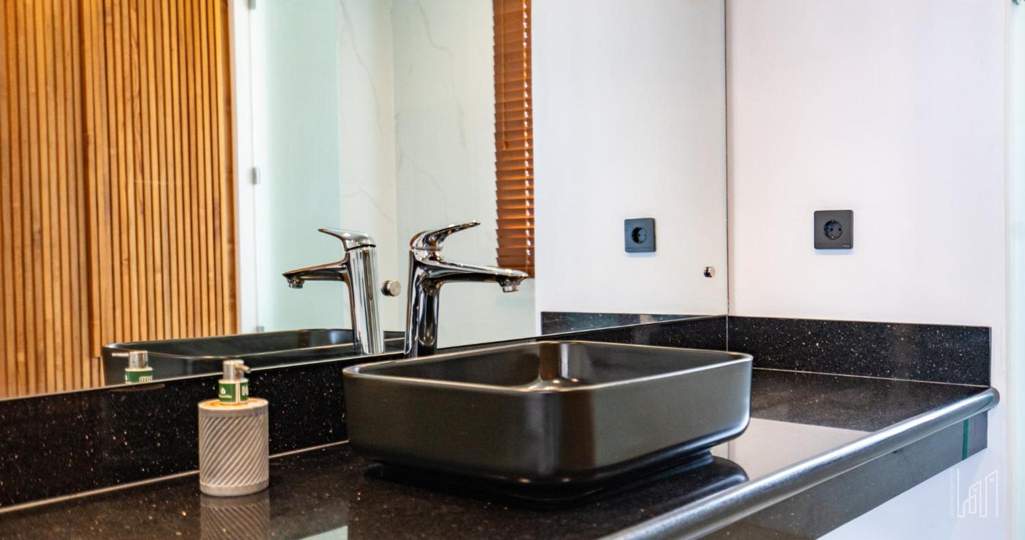 New Luxury 5BR Villa with Glass Infinity Pool in the Heart of Canggu