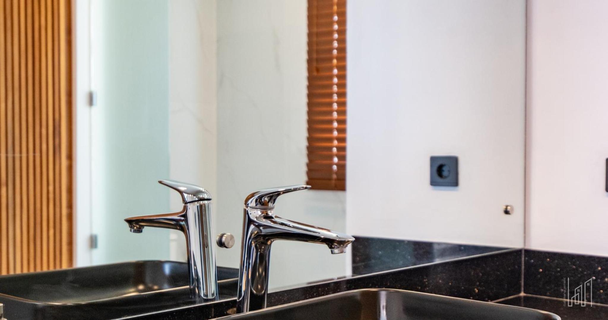 New Luxury 5BR Villa with Glass Infinity Pool in the Heart of Canggu