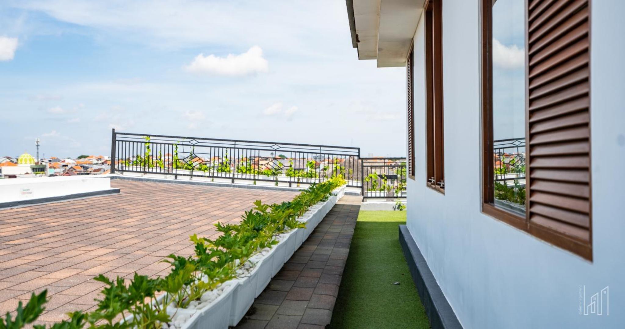 New Luxury 5BR Villa with Glass Infinity Pool in the Heart of Canggu