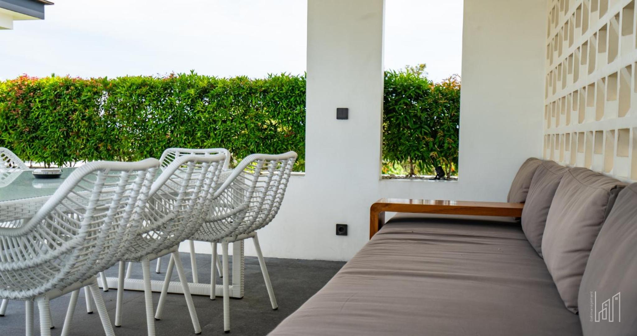 New Luxury 5BR Villa with Glass Infinity Pool in the Heart of Canggu