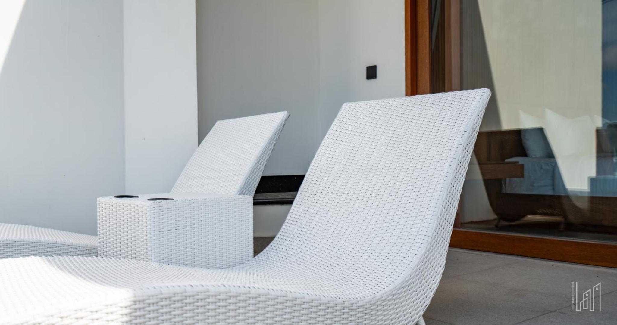 New Luxury 5BR Villa with Glass Infinity Pool in the Heart of Canggu