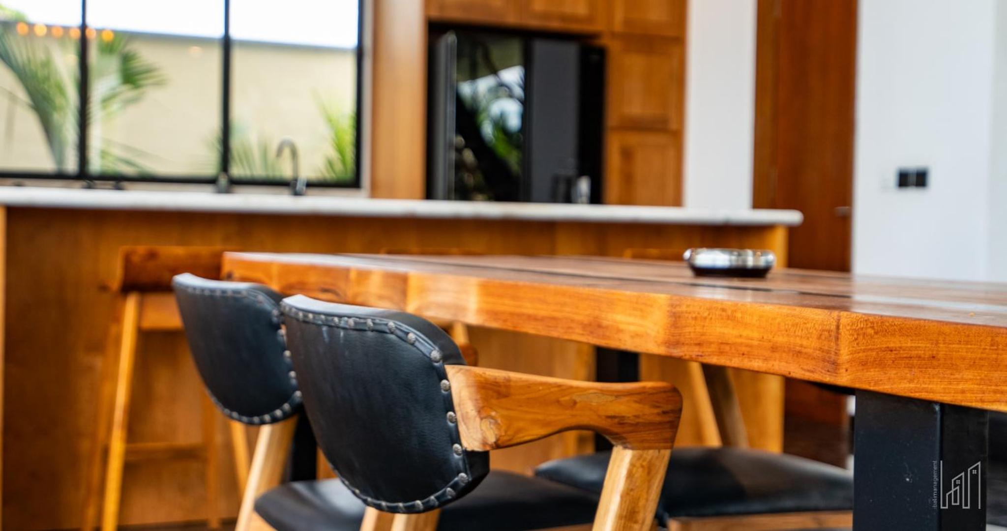 New Luxury 5BR Villa with Glass Infinity Pool in the Heart of Canggu