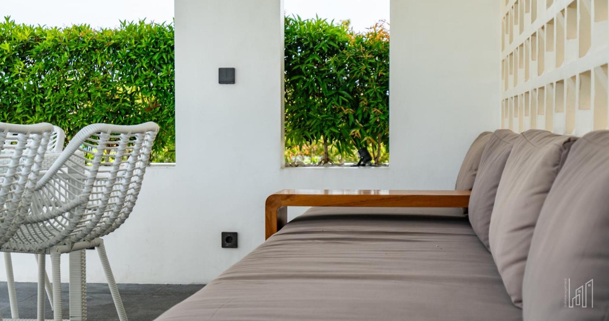 New Luxury 5BR Villa with Glass Infinity Pool in the Heart of Canggu