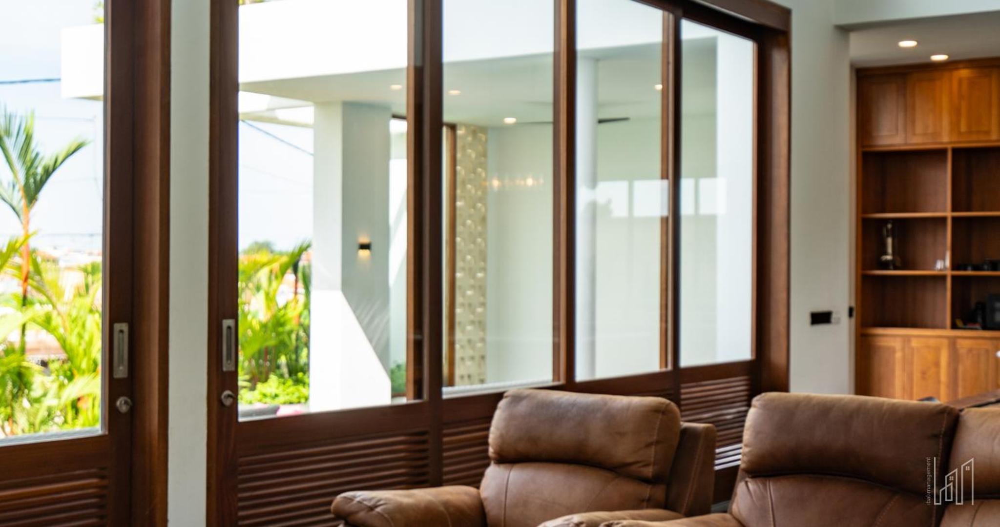 New Luxury 5BR Villa with Glass Infinity Pool in the Heart of Canggu
