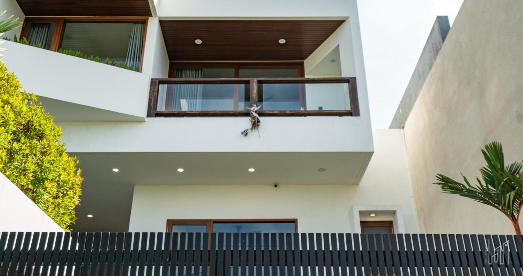 New Luxury 5BR Villa with Glass Infinity Pool in the Heart of Canggu