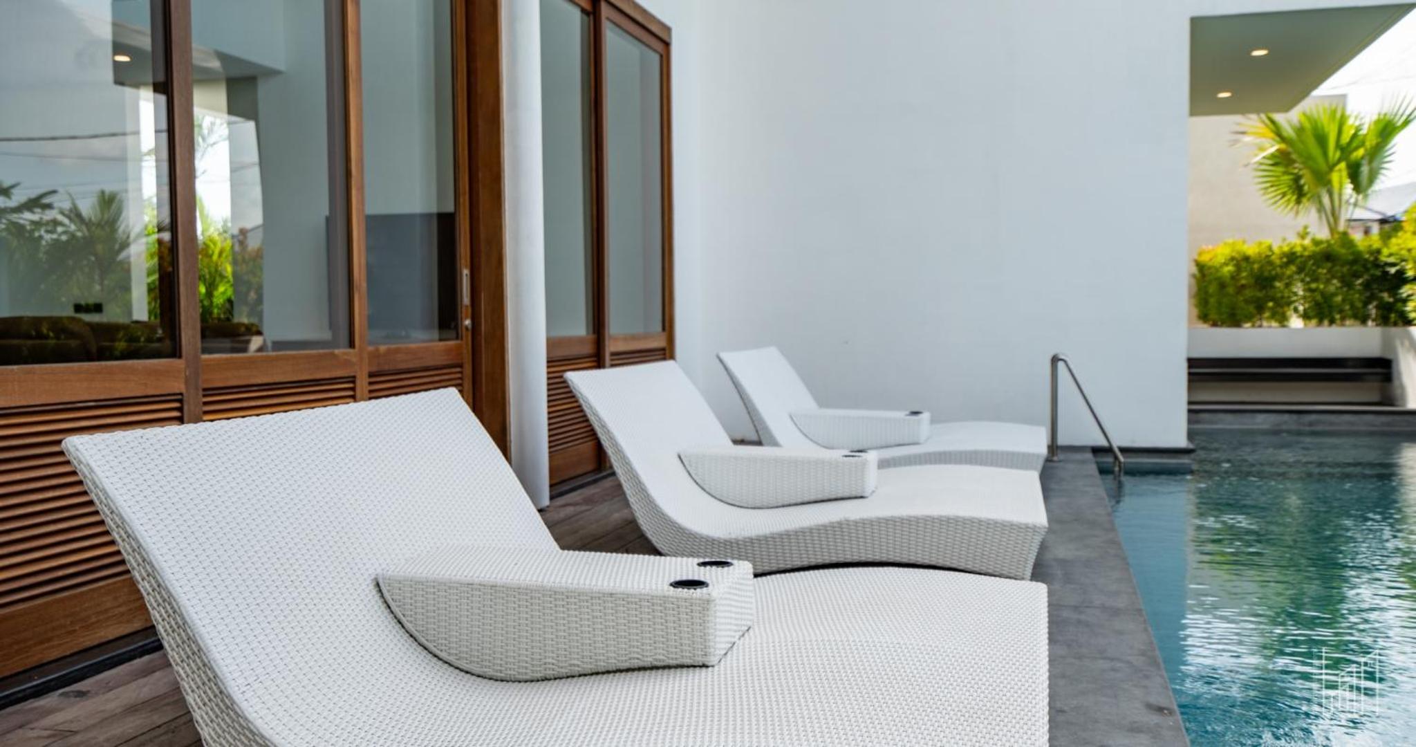 New Luxury 5BR Villa with Glass Infinity Pool in the Heart of Canggu