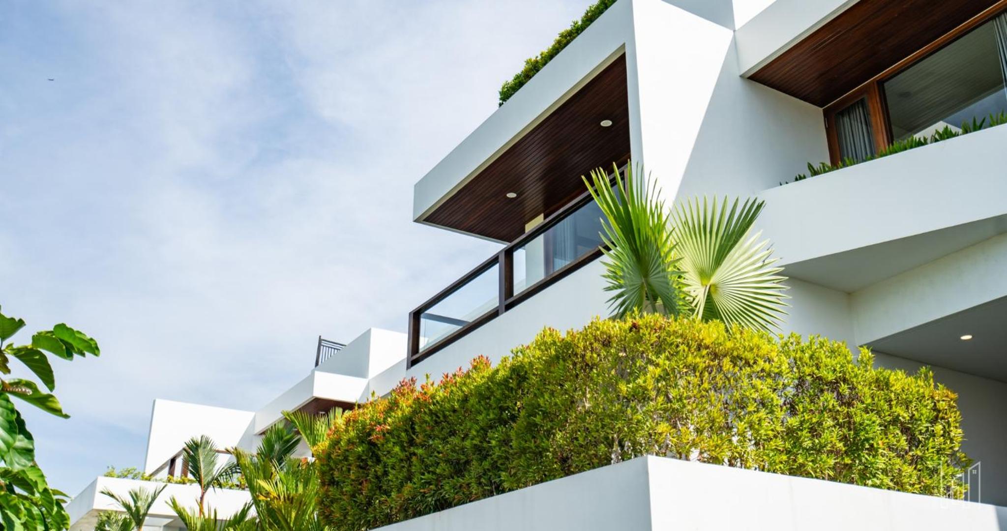 New Luxury 5BR Villa with Glass Infinity Pool in the Heart of Canggu