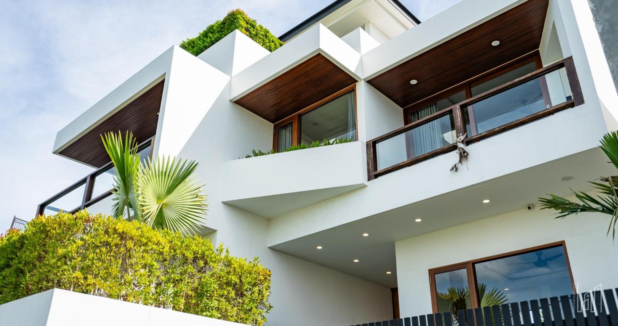 New Luxury 5BR Villa with Glass Infinity Pool in the Heart of Canggu