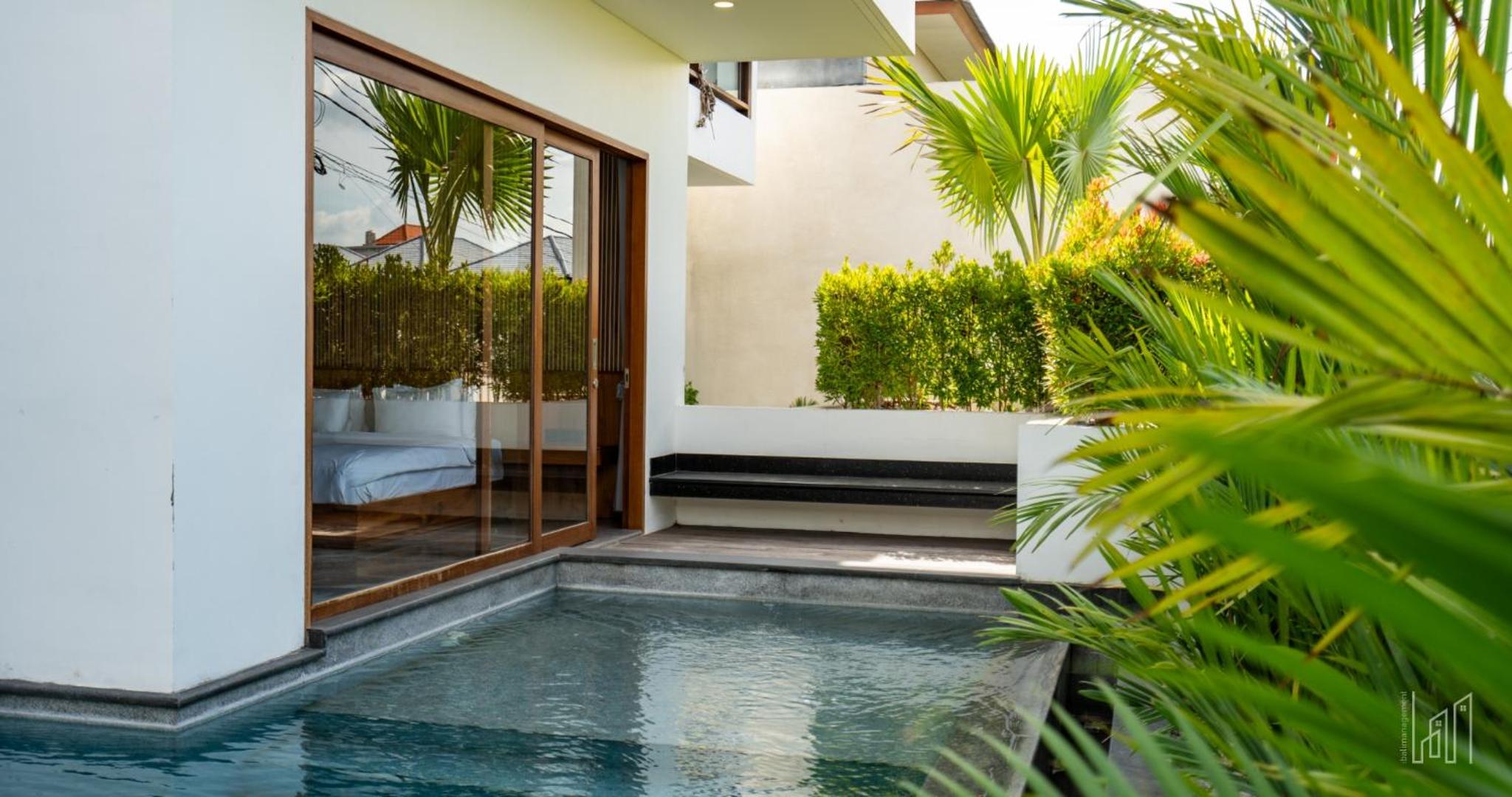 New Luxury 5BR Villa with Glass Infinity Pool in the Heart of Canggu