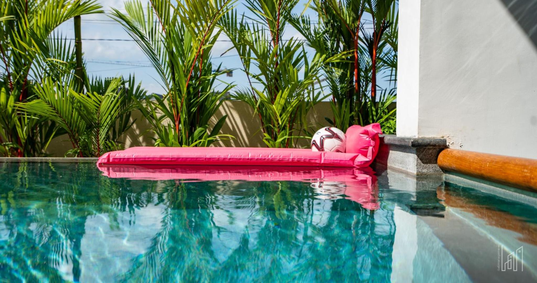 New Luxury 5BR Villa with Glass Infinity Pool in the Heart of Canggu