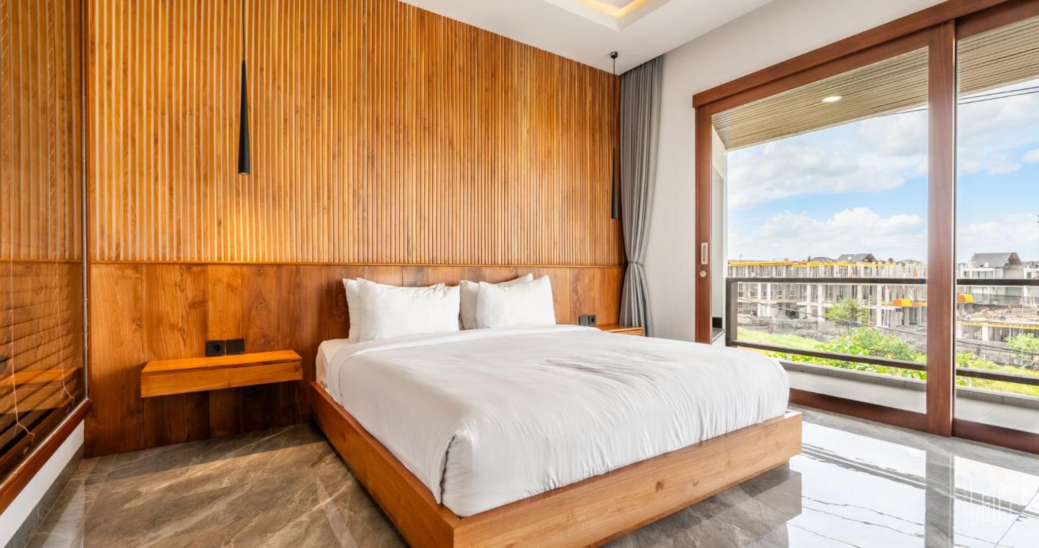 New Luxury 5BR Villa with Glass Infinity Pool in the Heart of Canggu