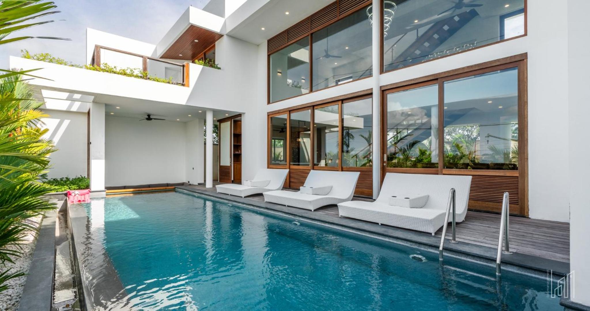 New Luxury 5BR Villa with Glass Infinity Pool in the Heart of Canggu