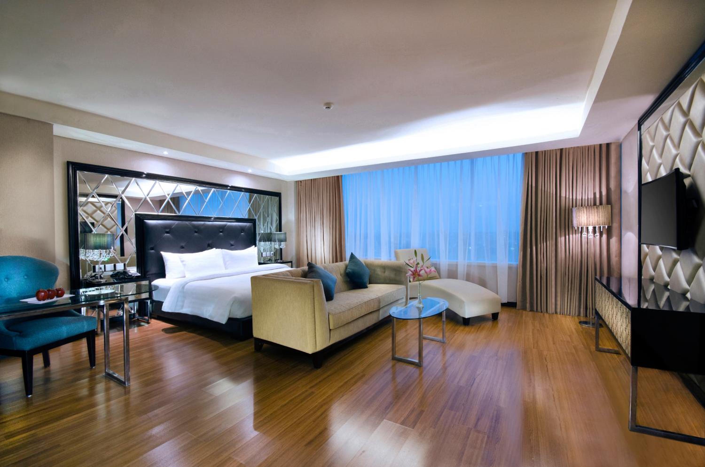 Solo Vacations - The Alana Hotel  Convention Center Solo by ASTON - Property Image 1