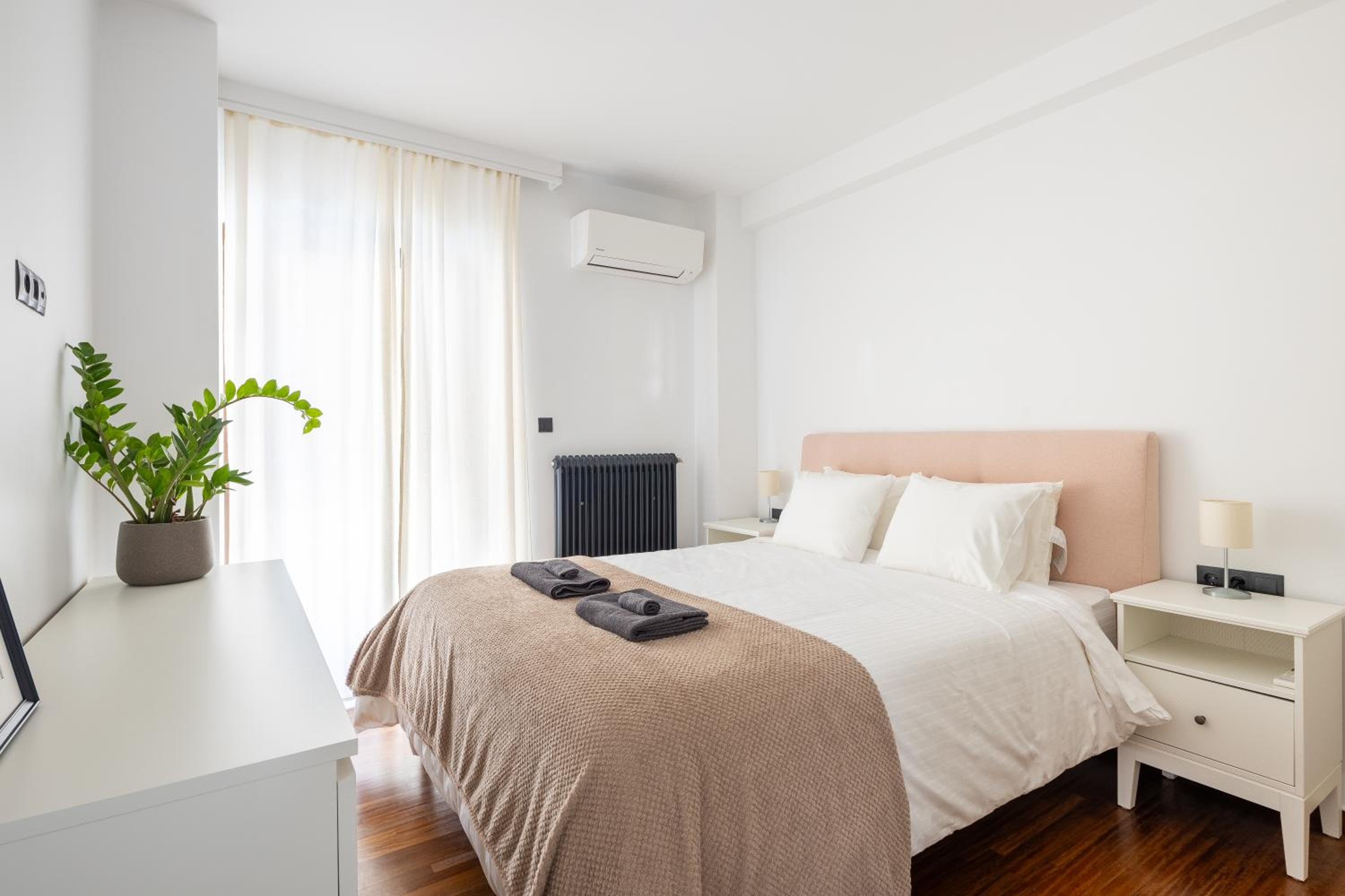 Modern Two-Bedroom Haven near Paleo Faliro Beach