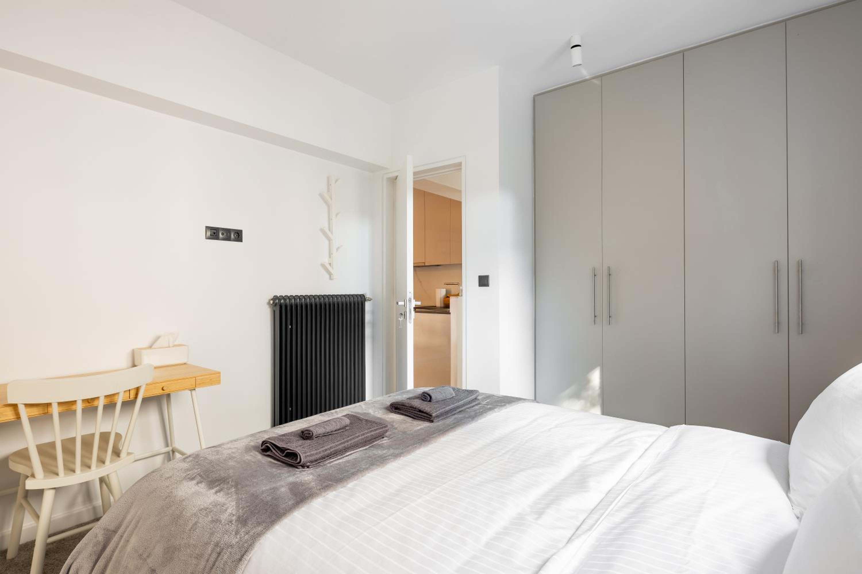 Modern Two-Bedroom Haven near Paleo Faliro Beach