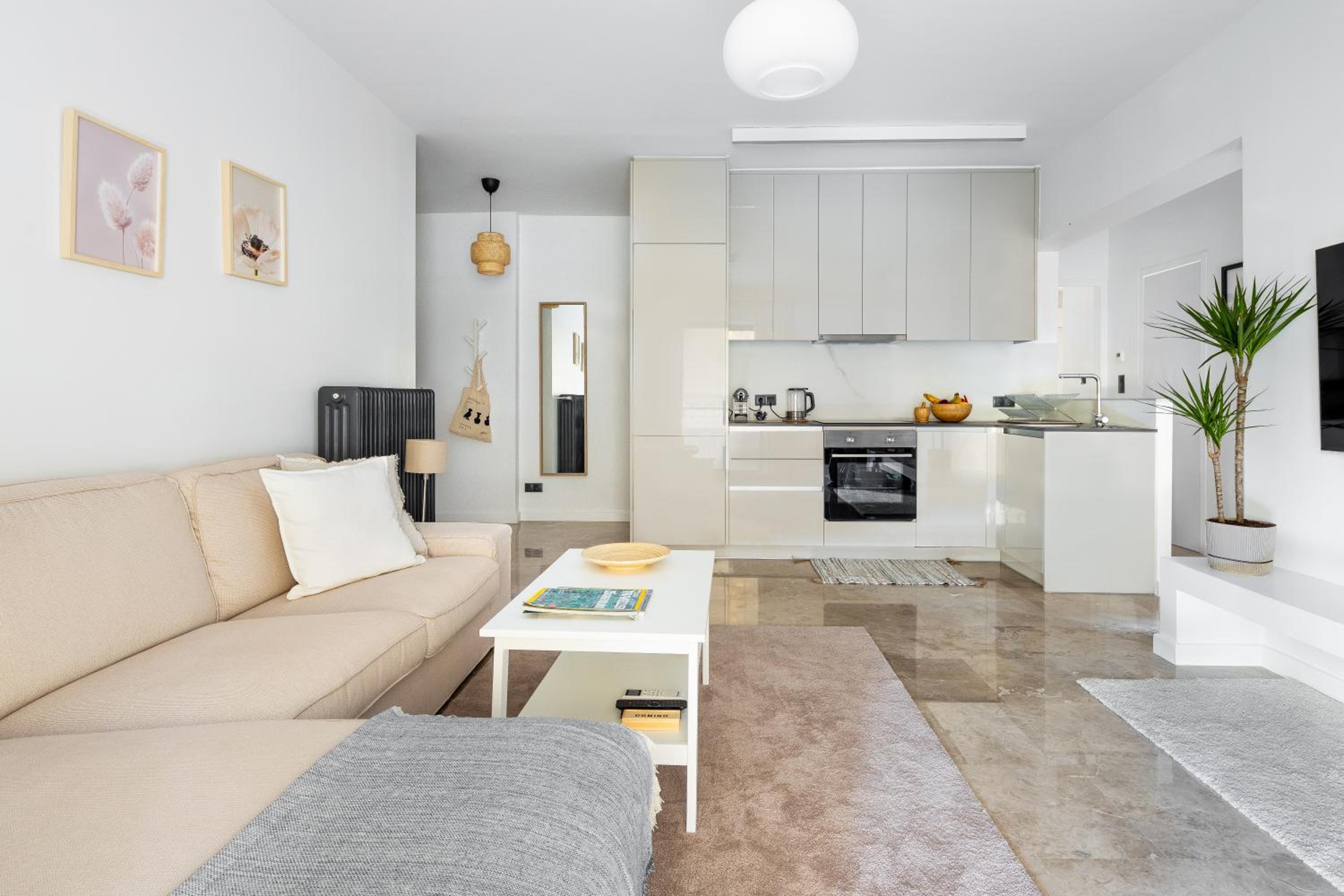 Modern Two-Bedroom Haven near Paleo Faliro Beach