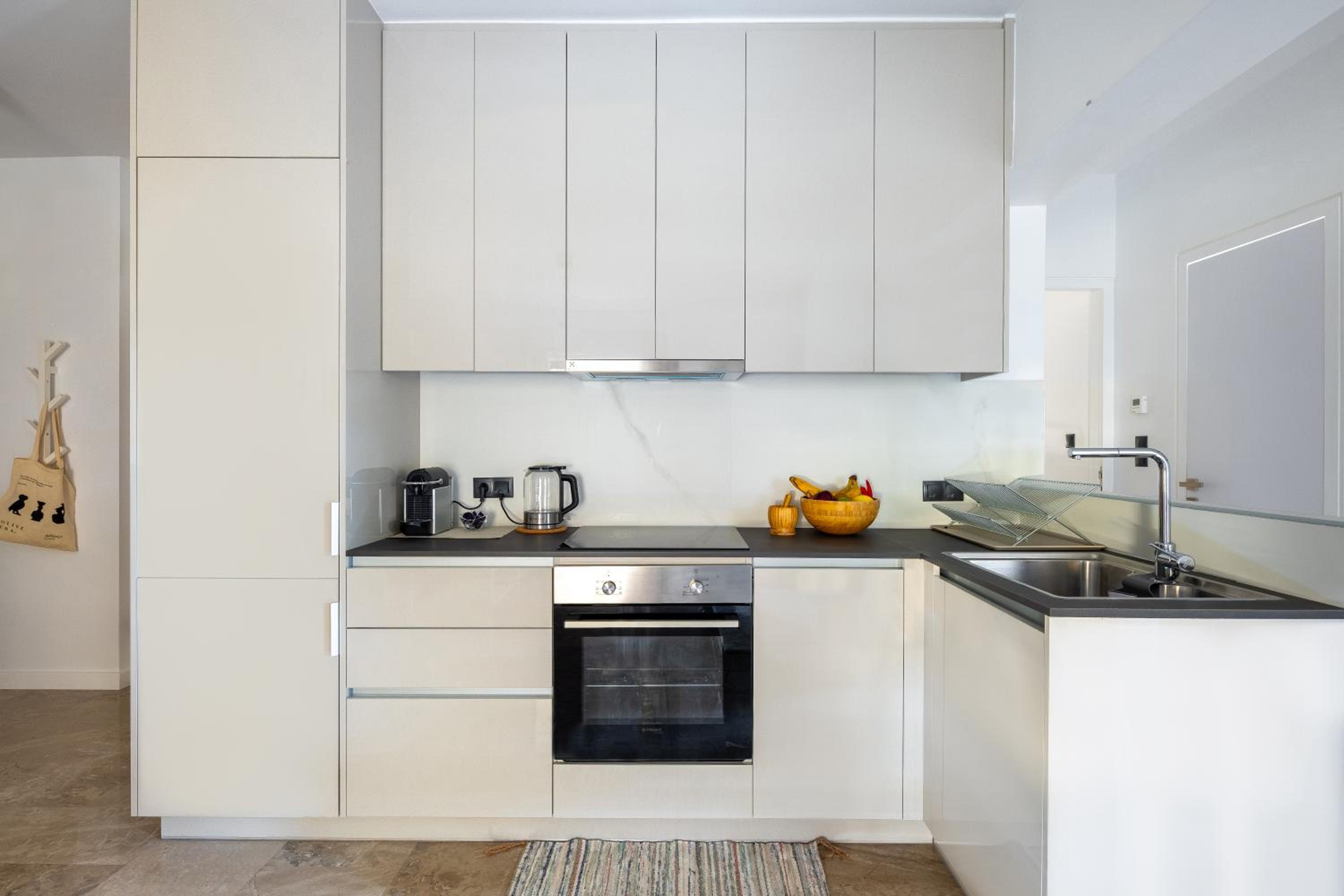 Modern Two-Bedroom Haven near Paleo Faliro Beach