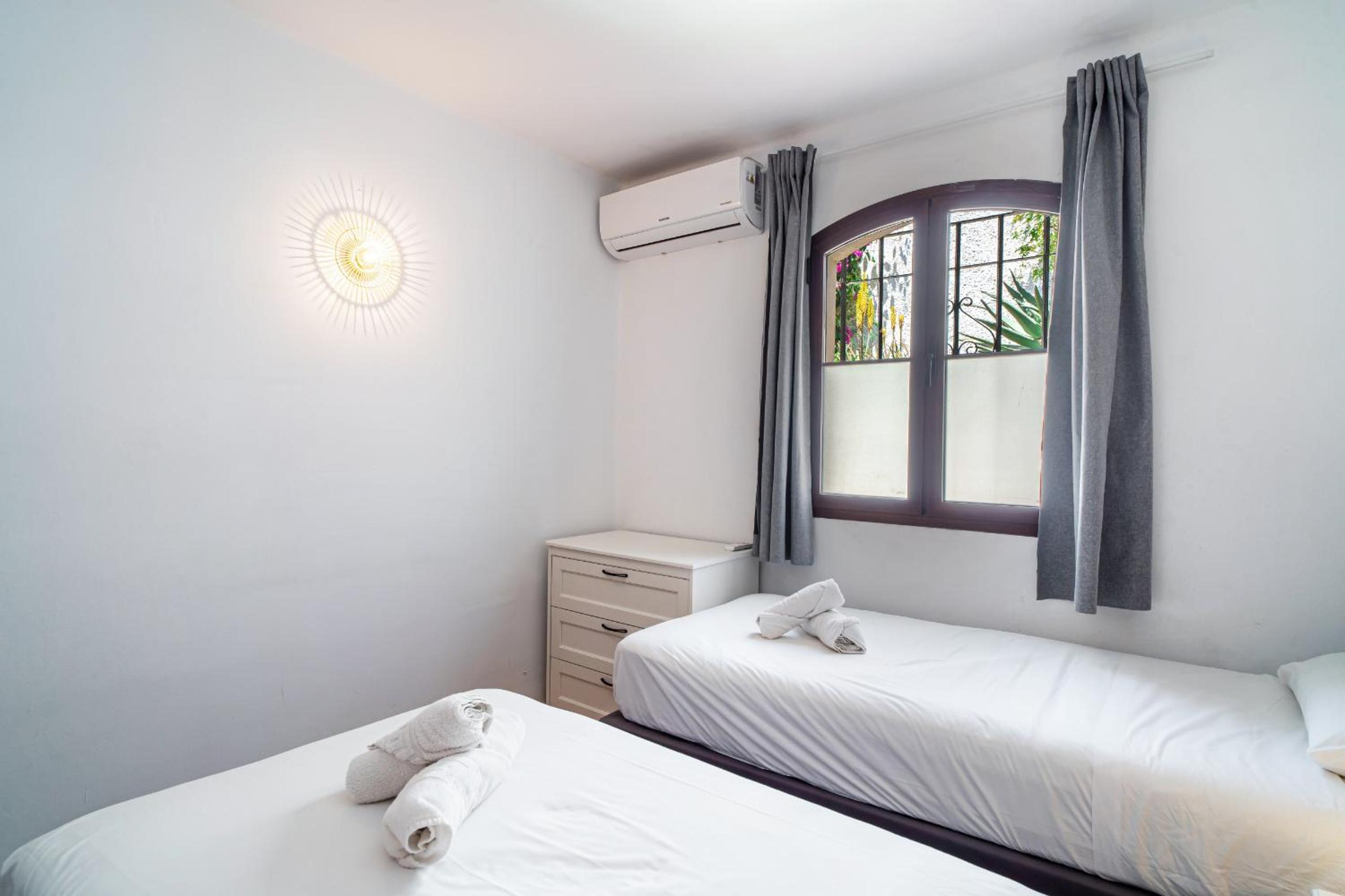 Hibiscos 72 Deluxe by Casasol