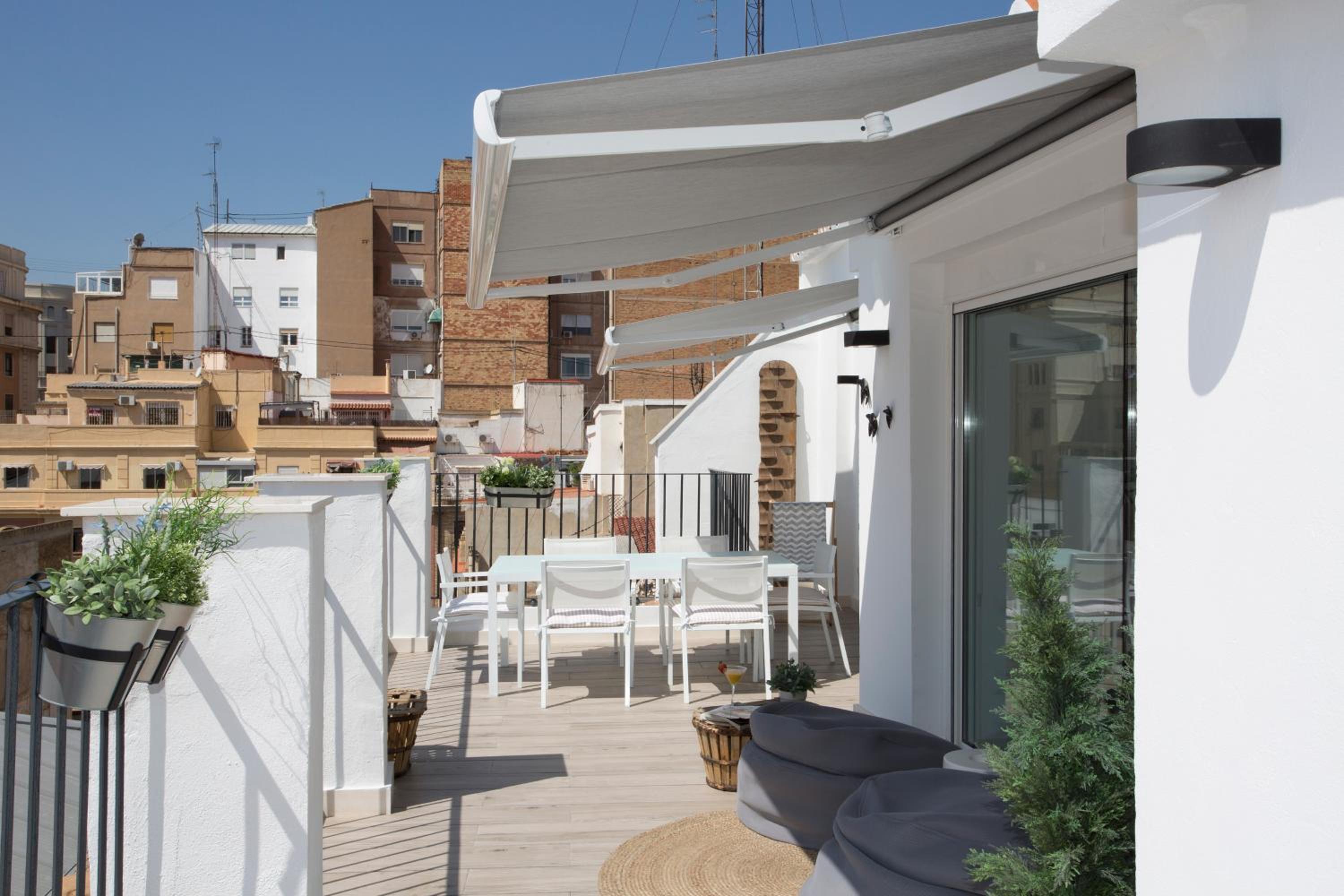 SingularStays Mercado Central