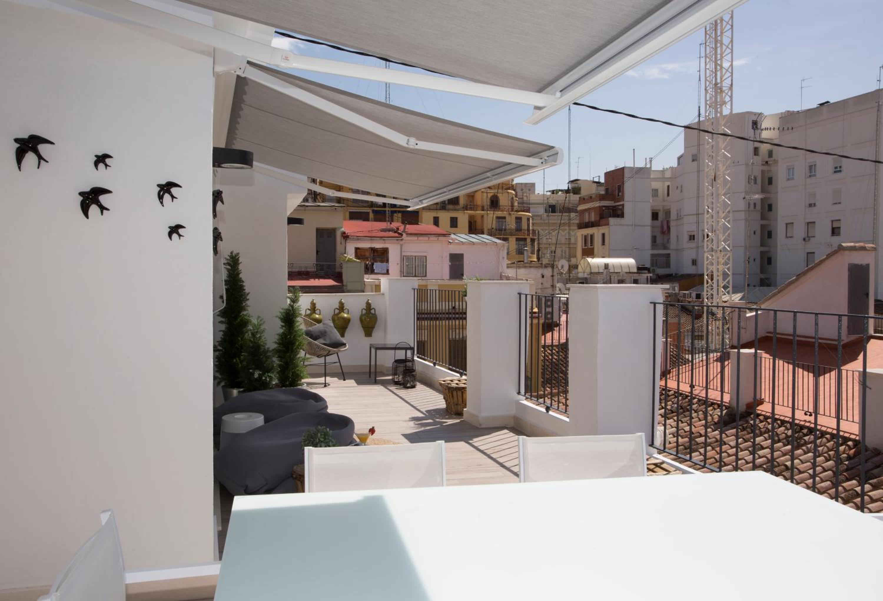 SingularStays Mercado Central