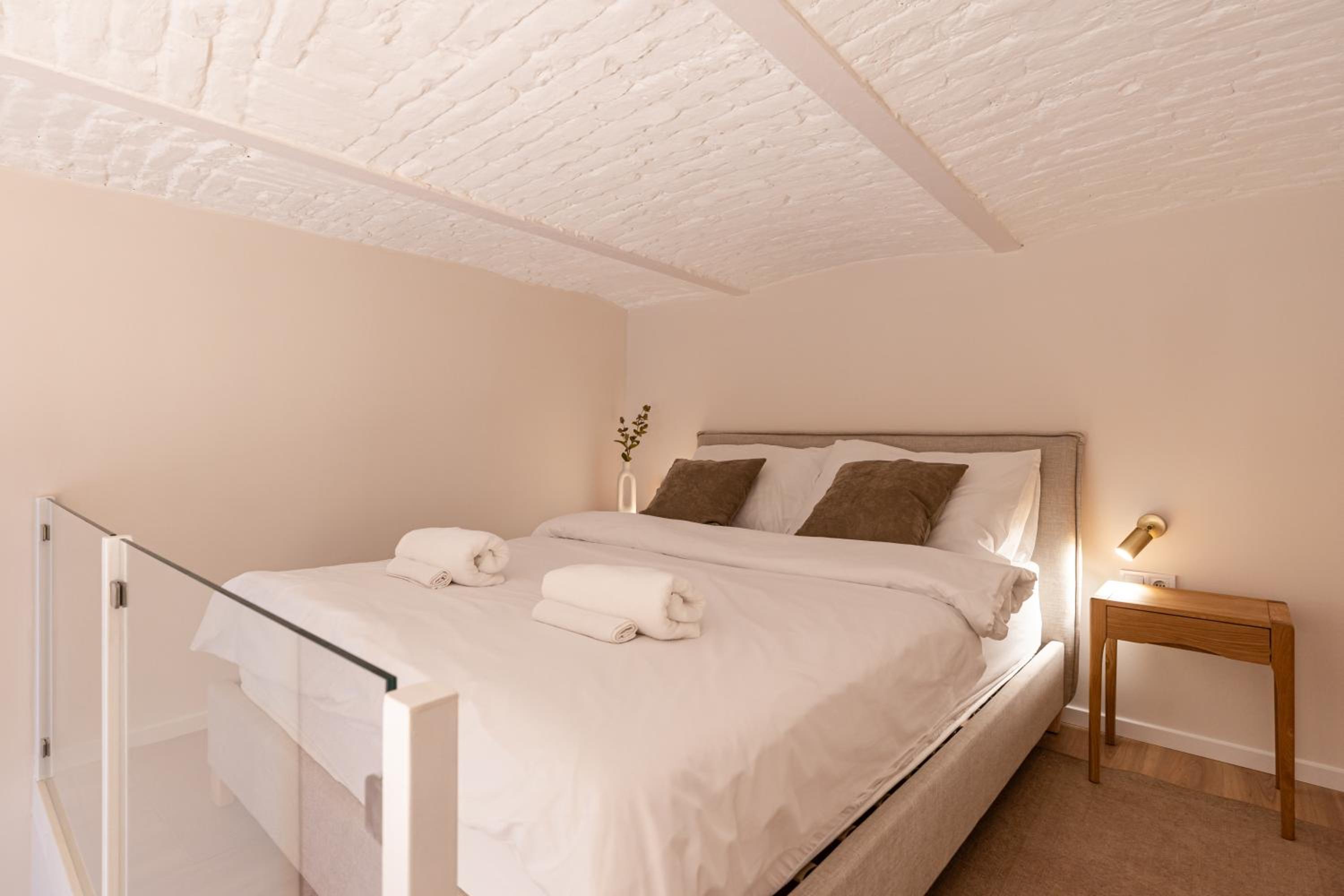 Szerb Boutique Suites, by BQA