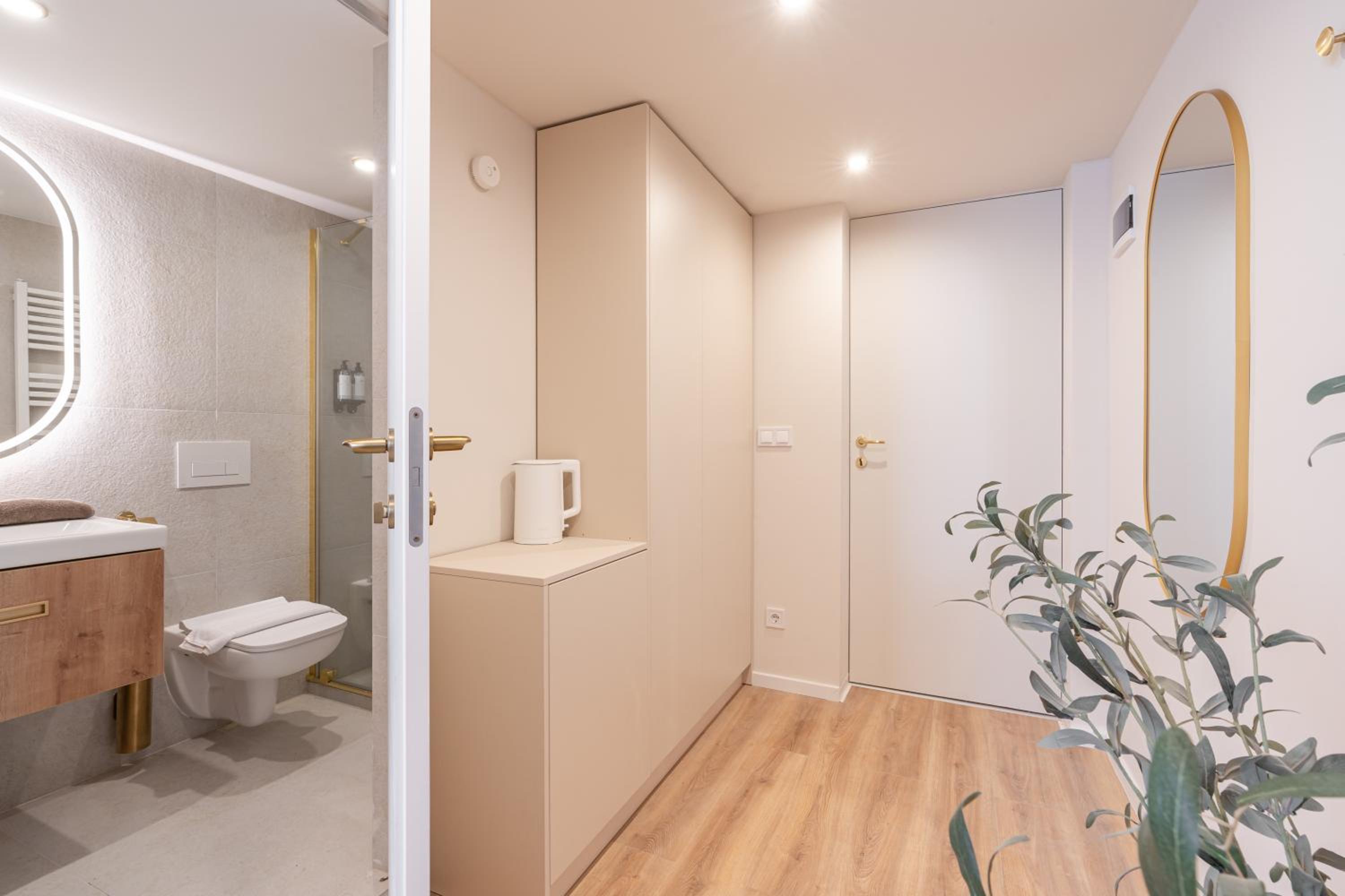 Szerb Boutique Suites, by BQA