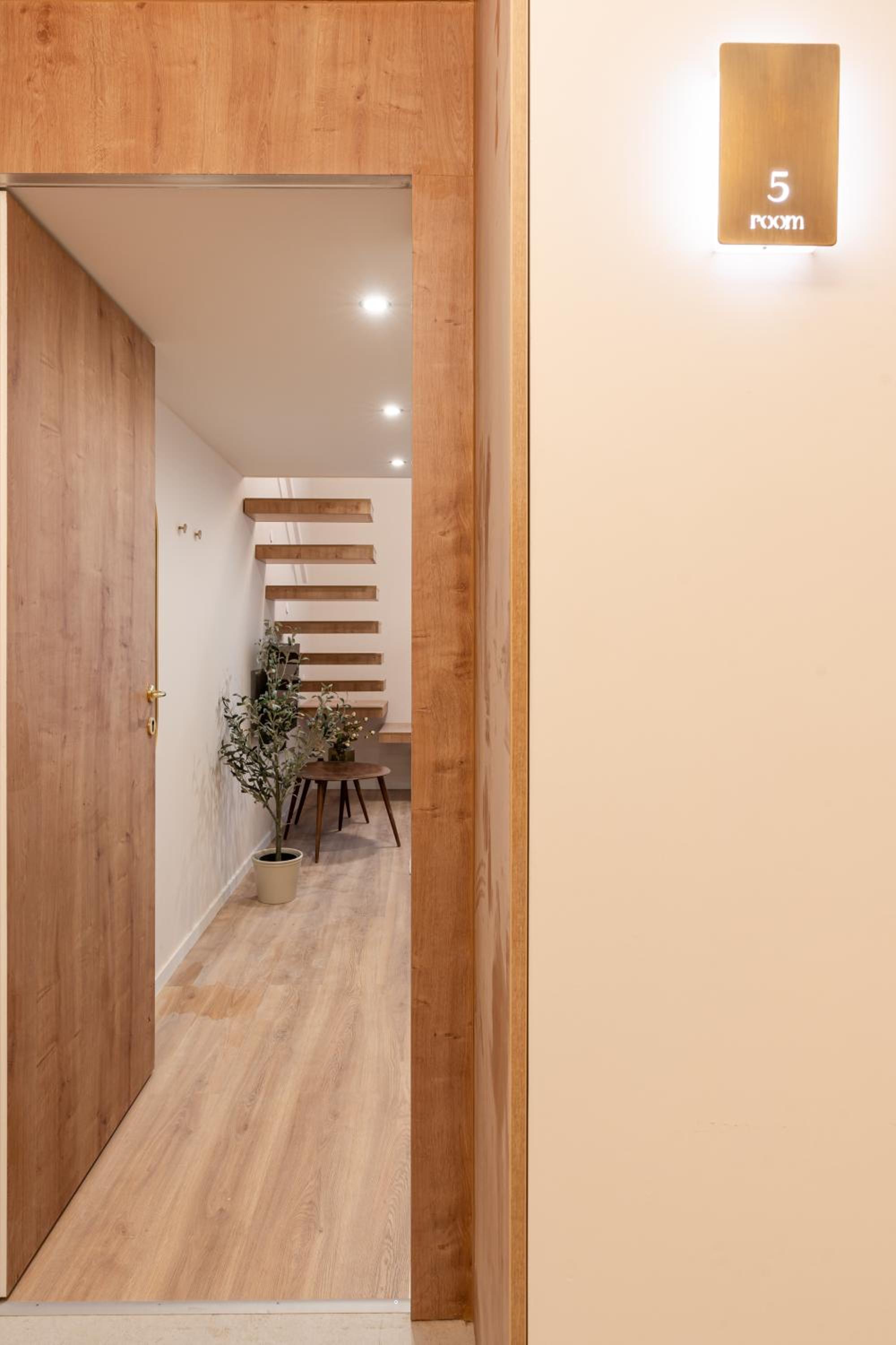 Szerb Boutique Suites, by BQA