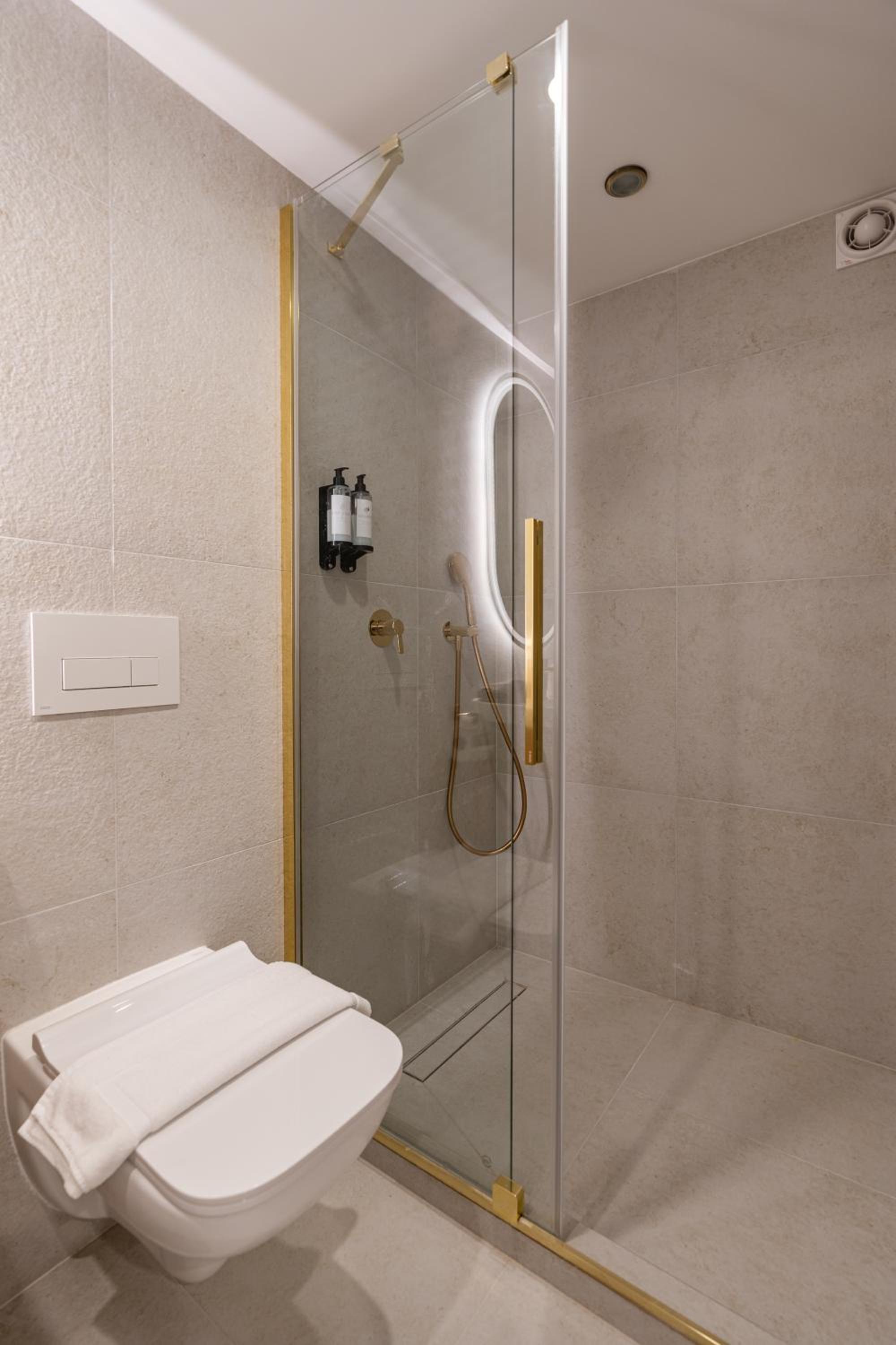 Szerb Boutique Suites, by BQA