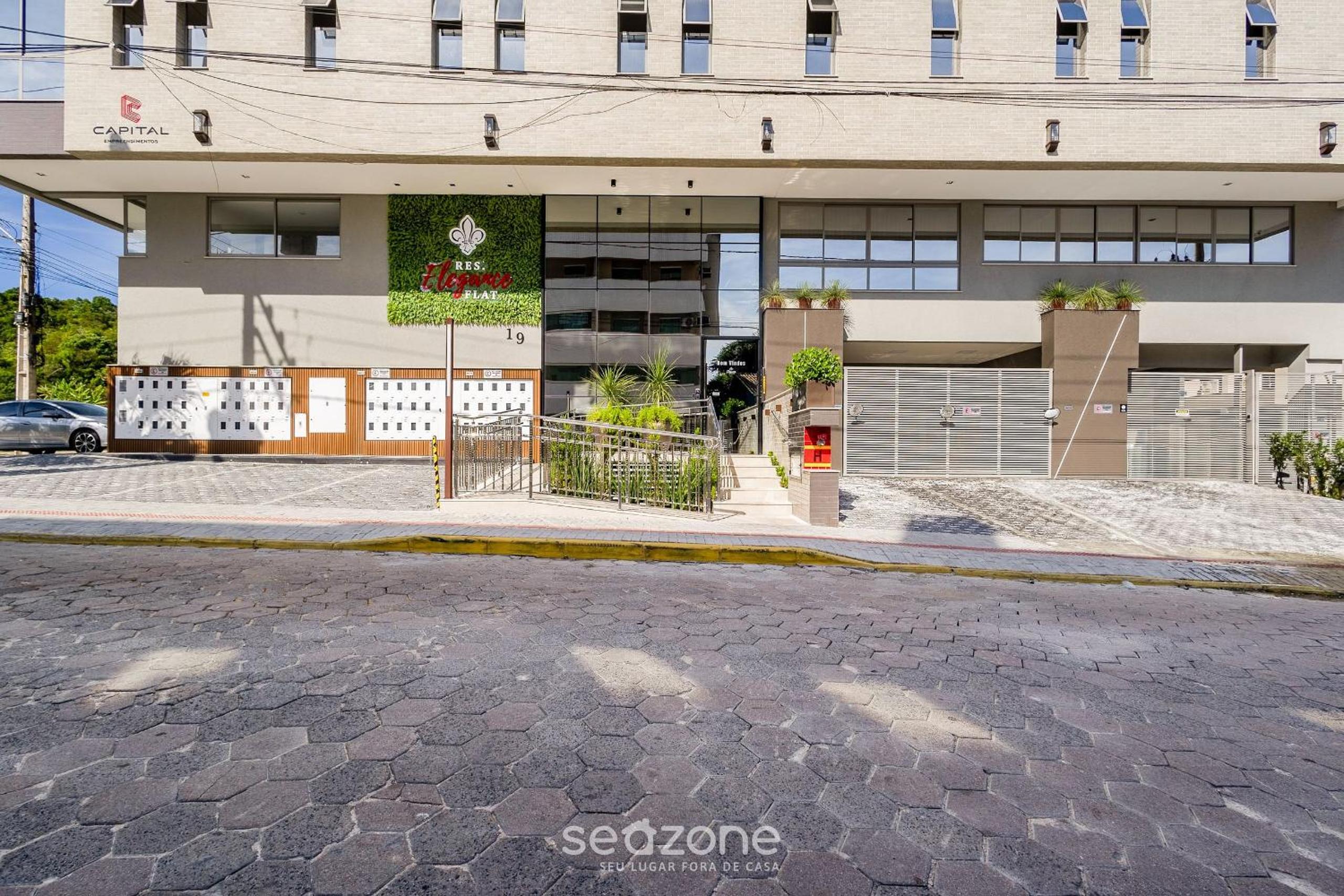 Your exclusive stay with pool and jacuzzi just 500 meters from the beach - ELF