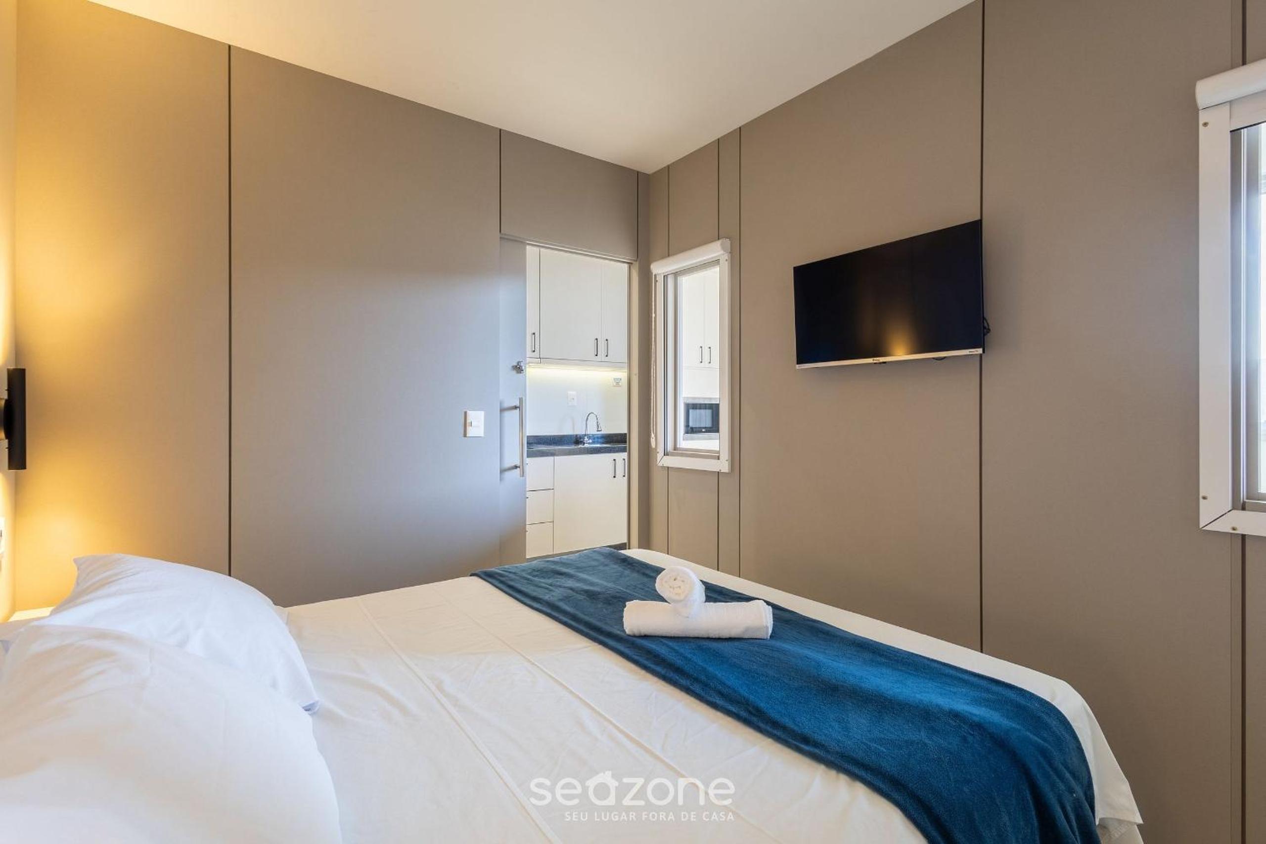 Your exclusive stay with pool and jacuzzi just 500 meters from the beach - ELF
