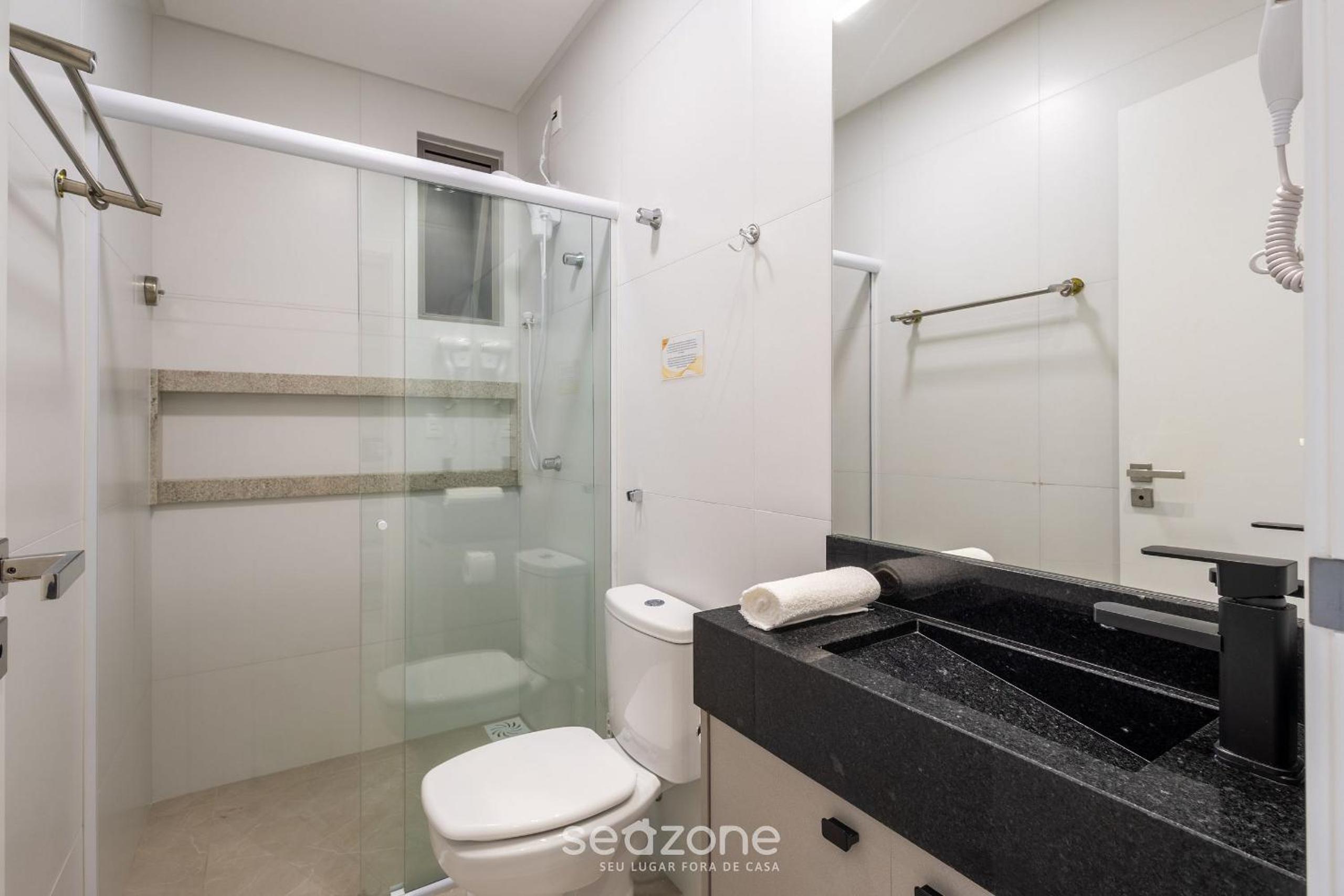 Your exclusive stay with pool and jacuzzi just 500 meters from the beach - ELF