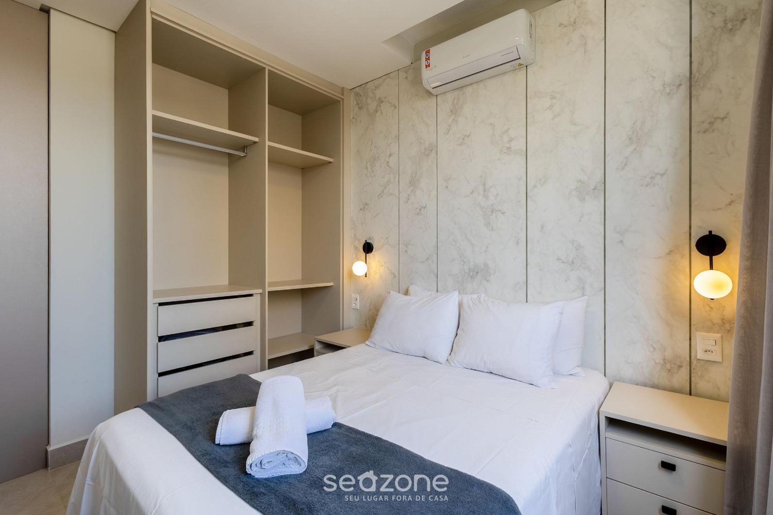 Your exclusive stay with pool and jacuzzi just 500 meters from the beach - ELF