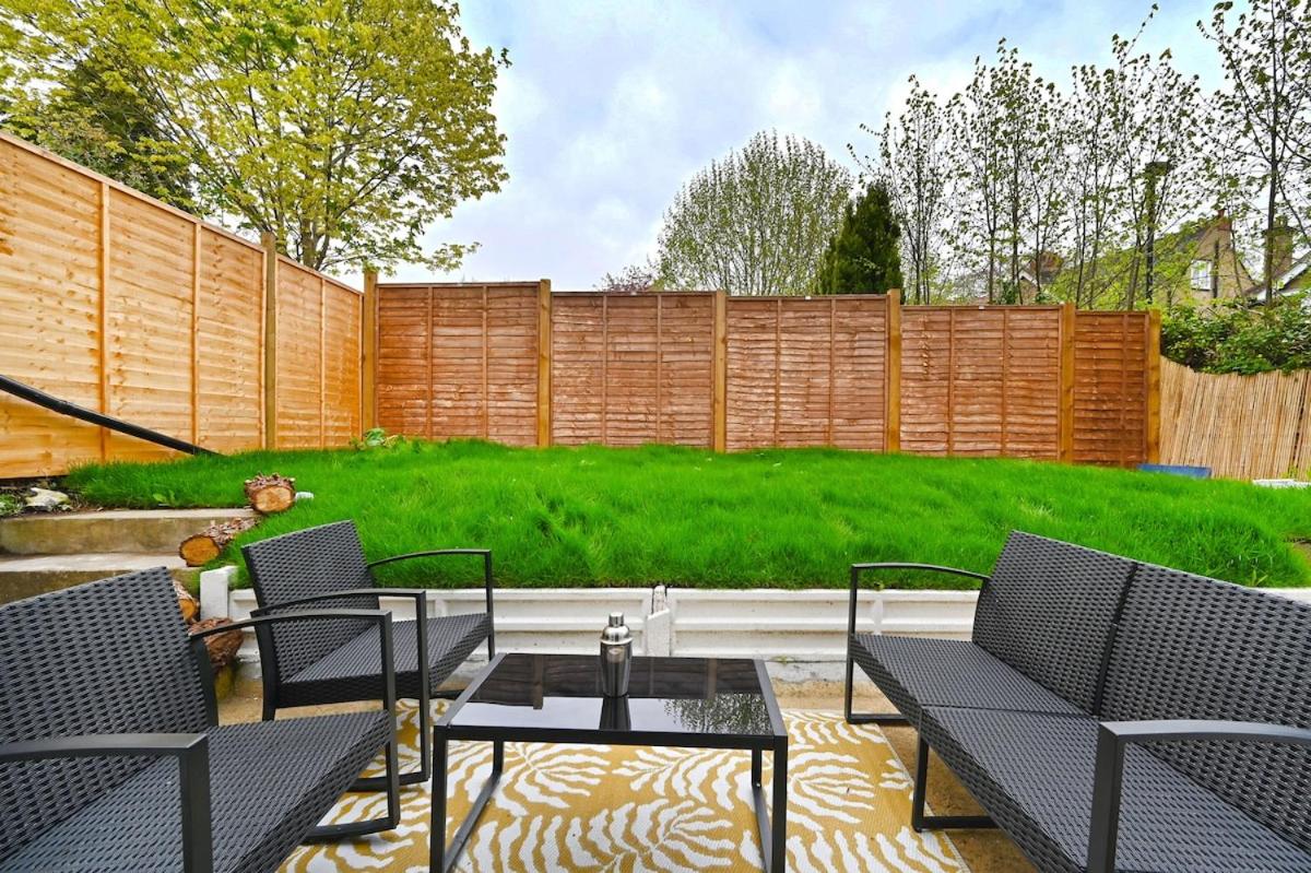 Croydon, victorian garden maisonette, free parking, Gatwick accessible