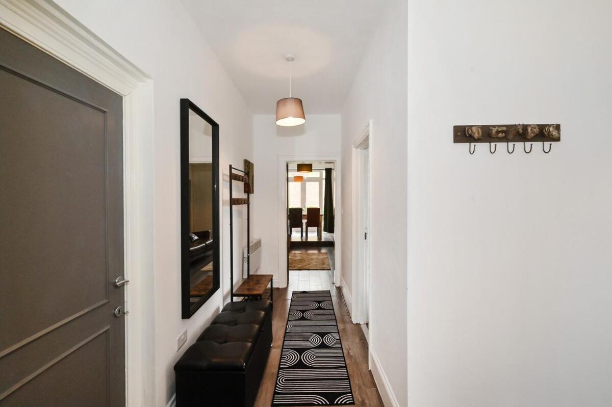 Croydon, victorian garden maisonette, free parking, Gatwick accessible